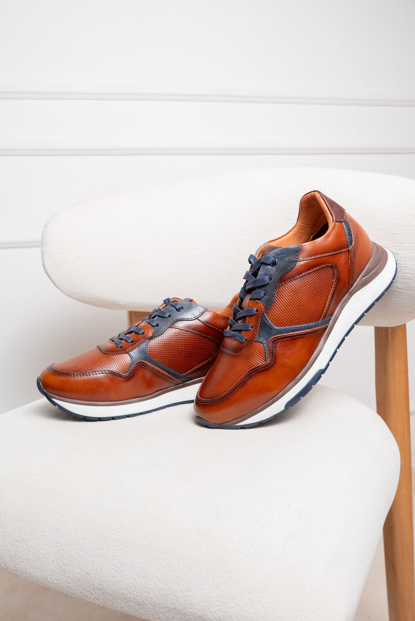 TENIS EN CUERO PARA HOMBRE | RF : T-004