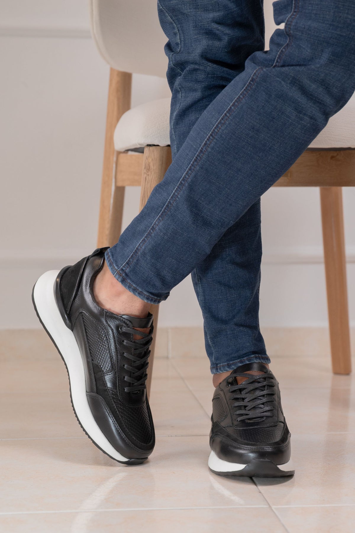 TENIS PARA HOMBRE EN CUERO|BIZARRO DOMINIO- NEGRO X BLANCO | RF : 3205