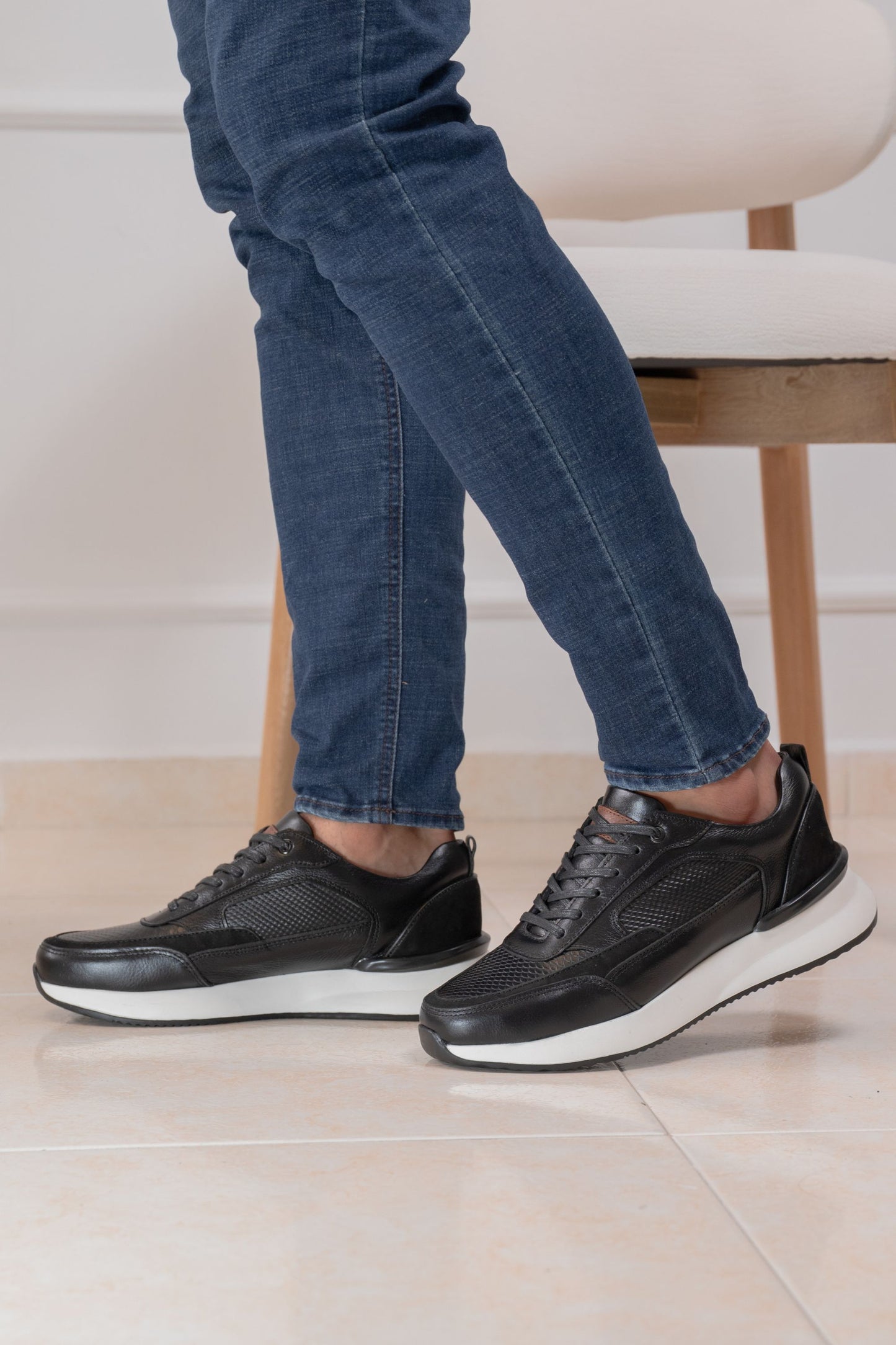 TENIS PARA HOMBRE EN CUERO|BIZARRO DOMINIO- NEGRO X BLANCO | RF : 3205