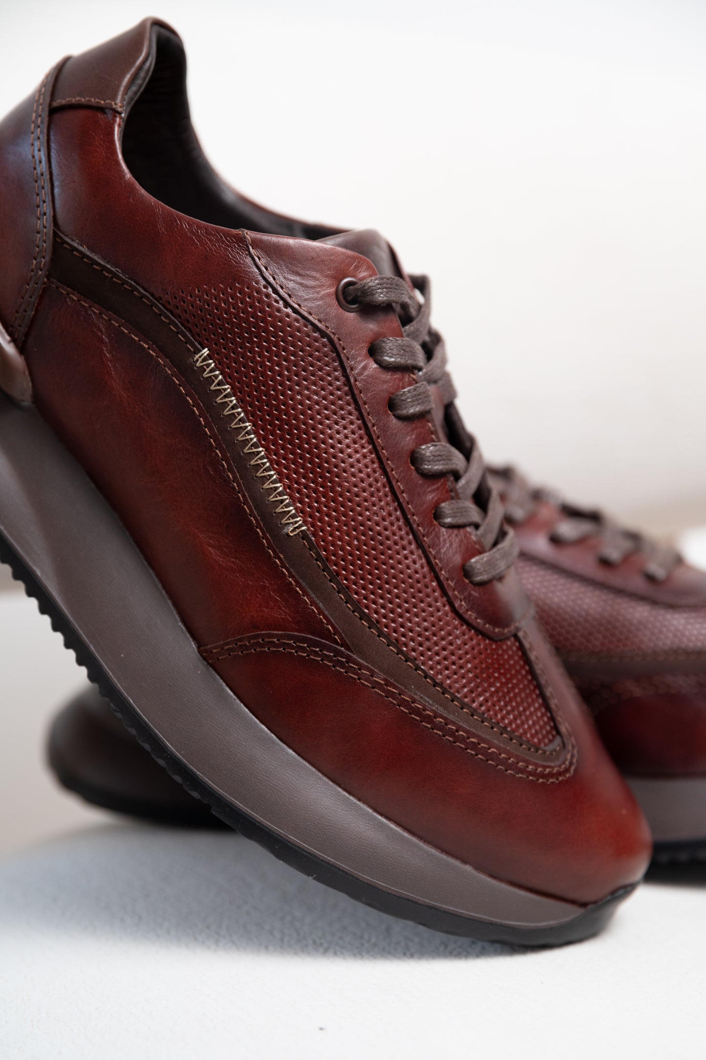 TENIS EN CUERO PARA HOMBRE | RF:T-004 COÑAC