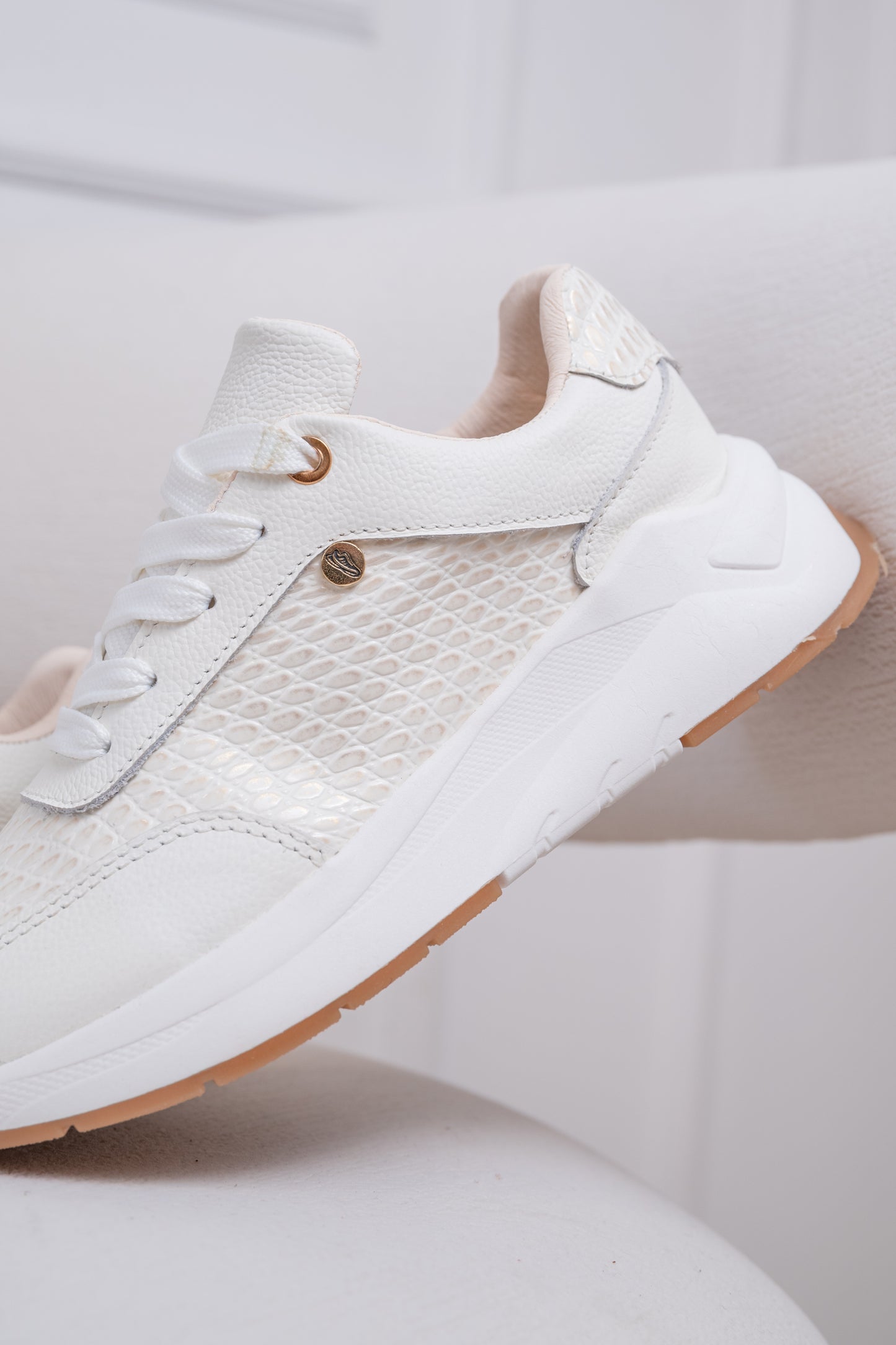 TENIS EN CUERO PARA DAMA | RF : -BEIS