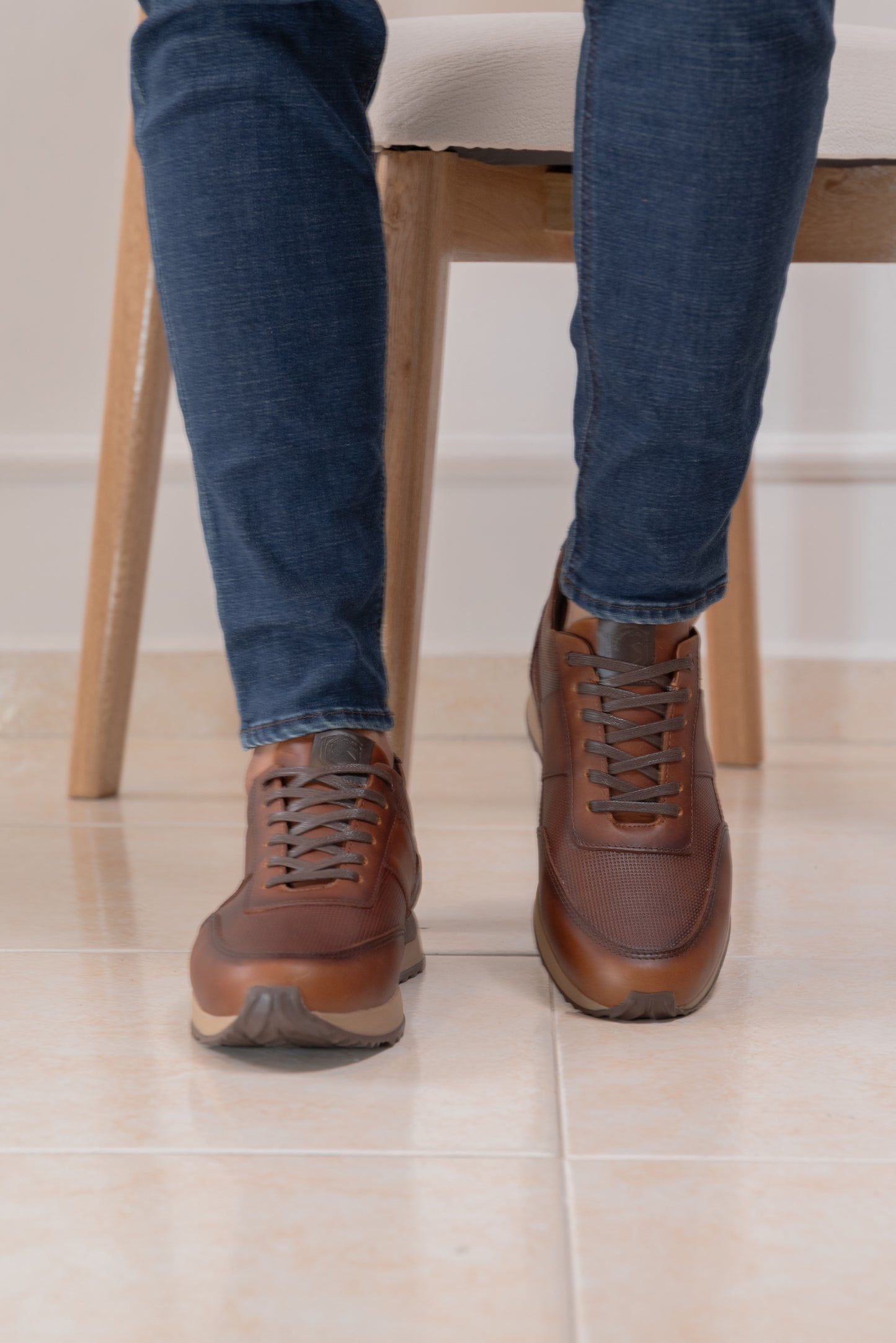 TENIS EN CUERO PARA HOMBRE