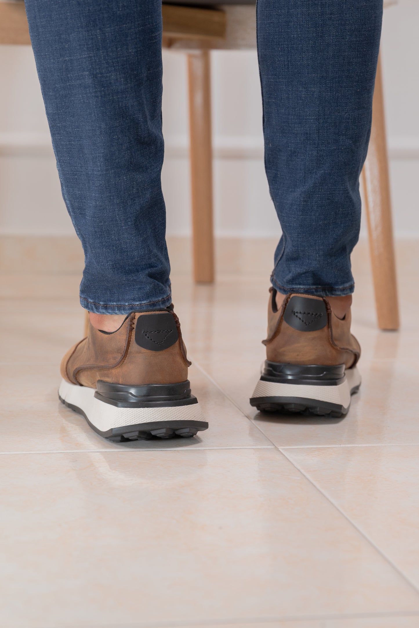 TENIS EN CUERO PARA HOMBRE | RF : GALLETA
