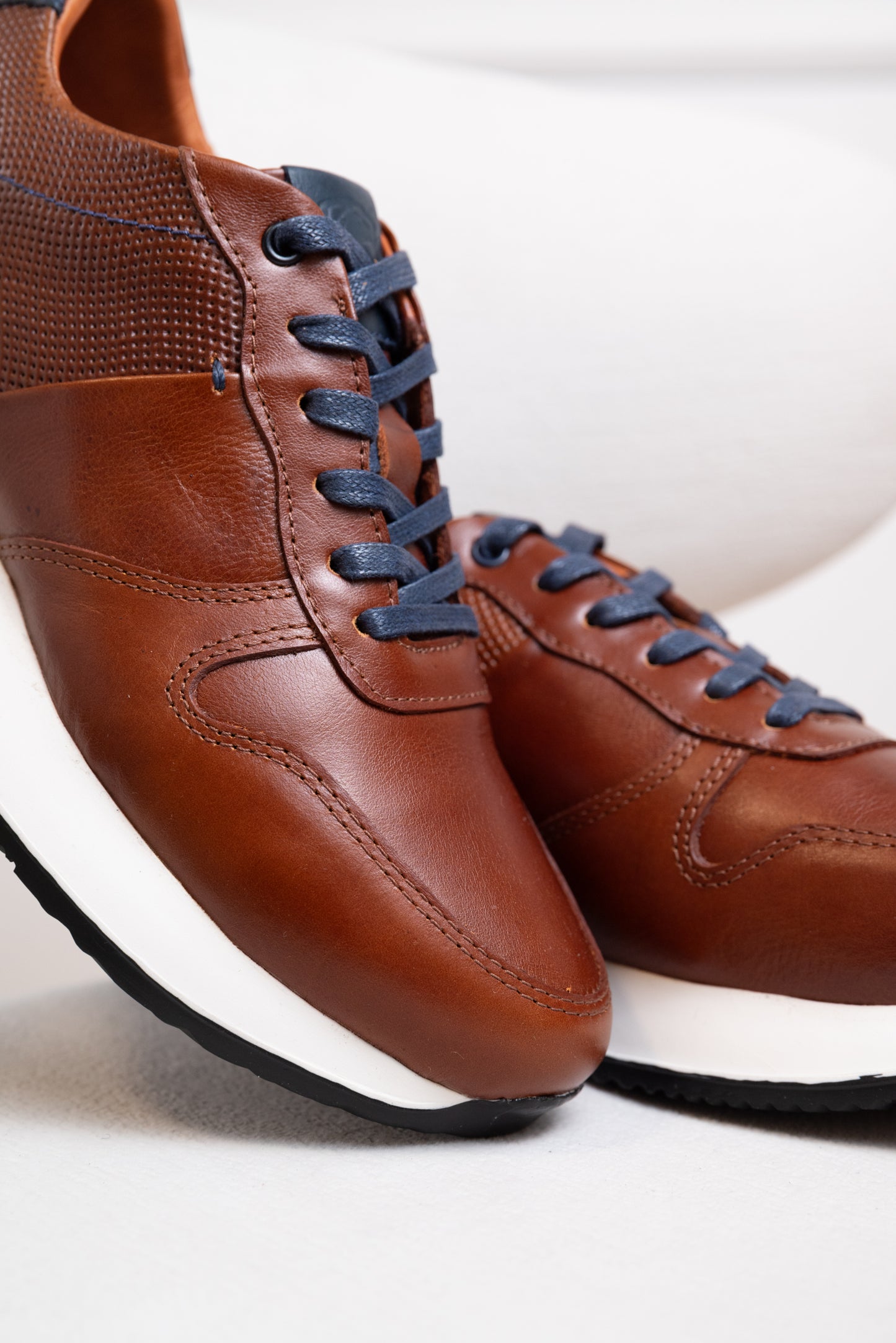 TENIS PARA HOMBRE EN CUERO | RF: BIZARRO NEIGHBOR - COÑAC