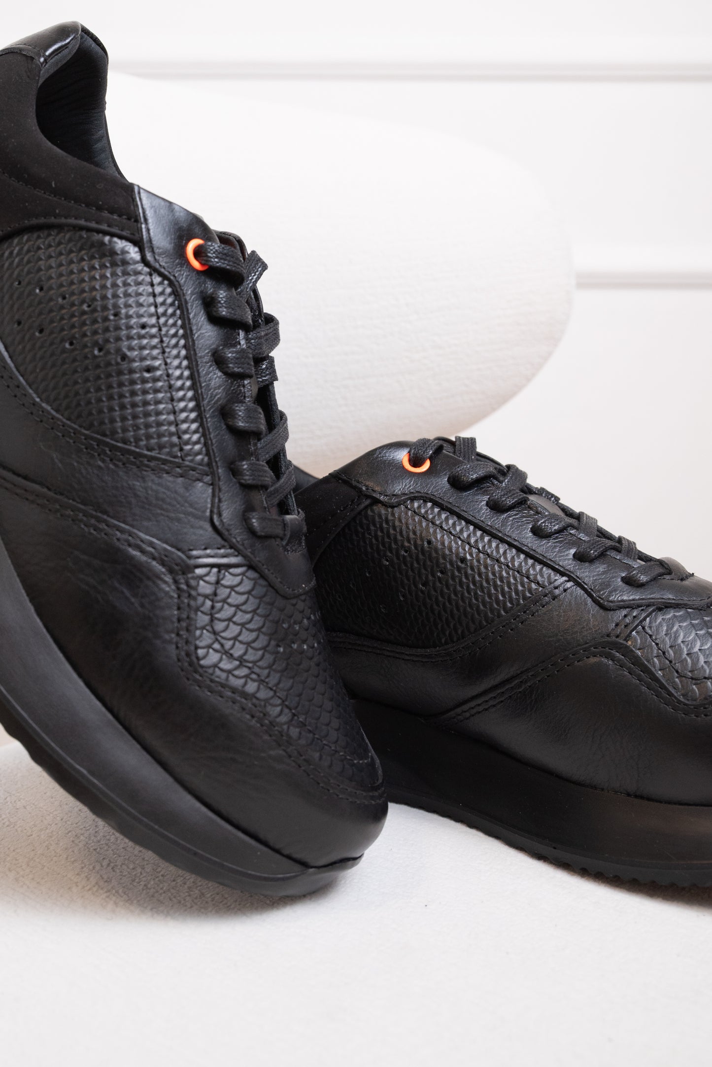 TENIS PARA HOMBRE EN CUERO | RF: BIZARRO RUMBEL - NEGRO
