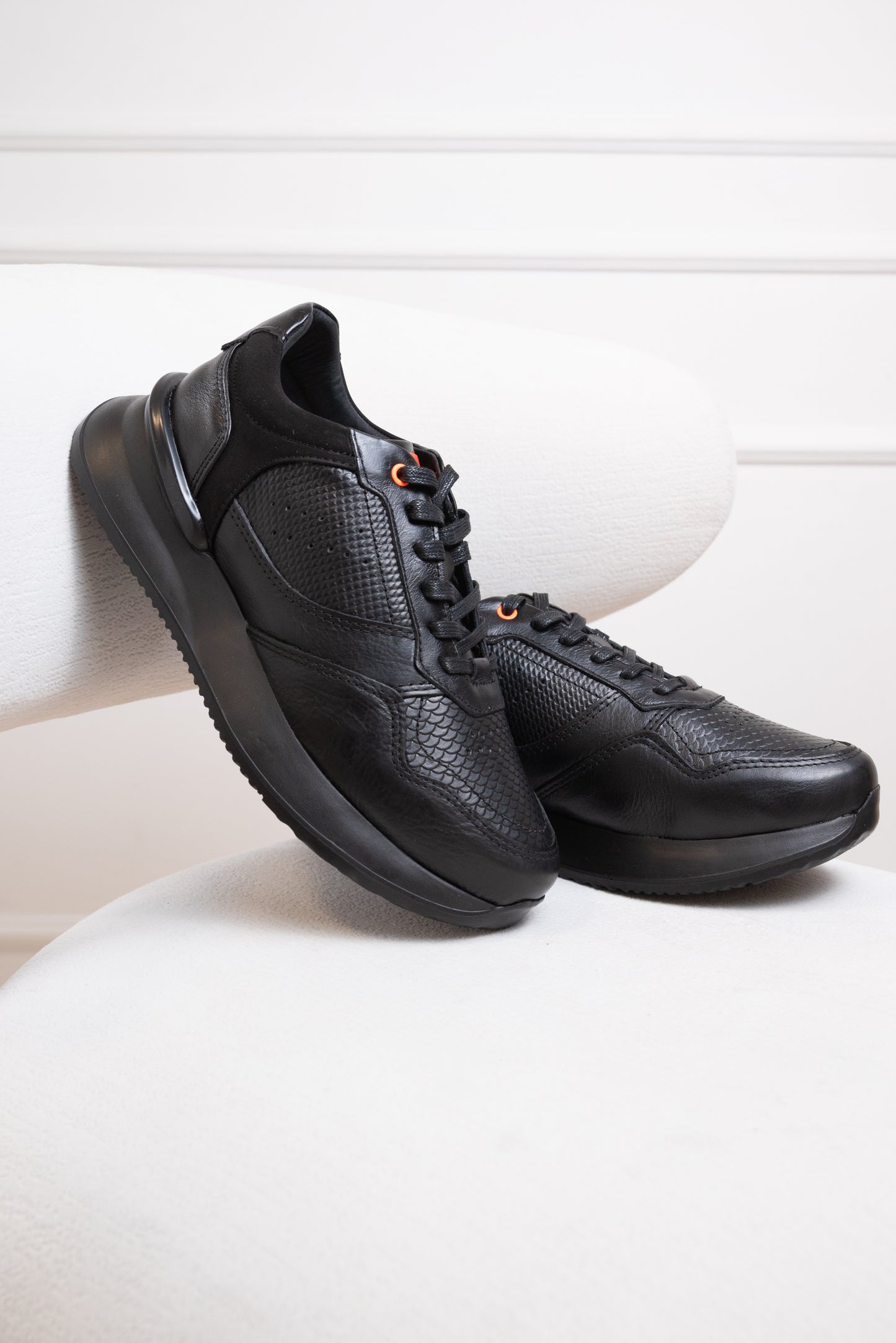 TENIS PARA HOMBRE EN CUERO | RF: BIZARRO RUMBEL - NEGRO