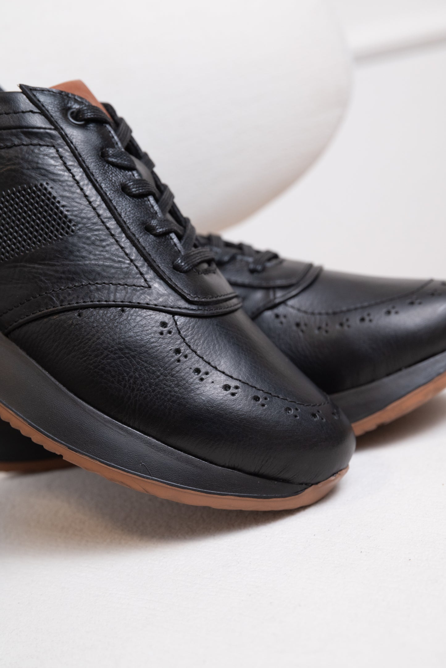 TENIS PARA HOMBRE EN CUERO | RF: BIZARRO DOTTAS - NEGRO-D16