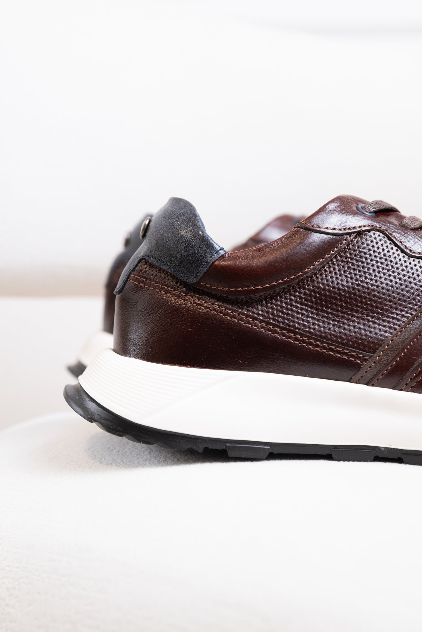 TENIS EN CUERO PARA HOMBRE | ESTETIK - COLOR: COÑAC