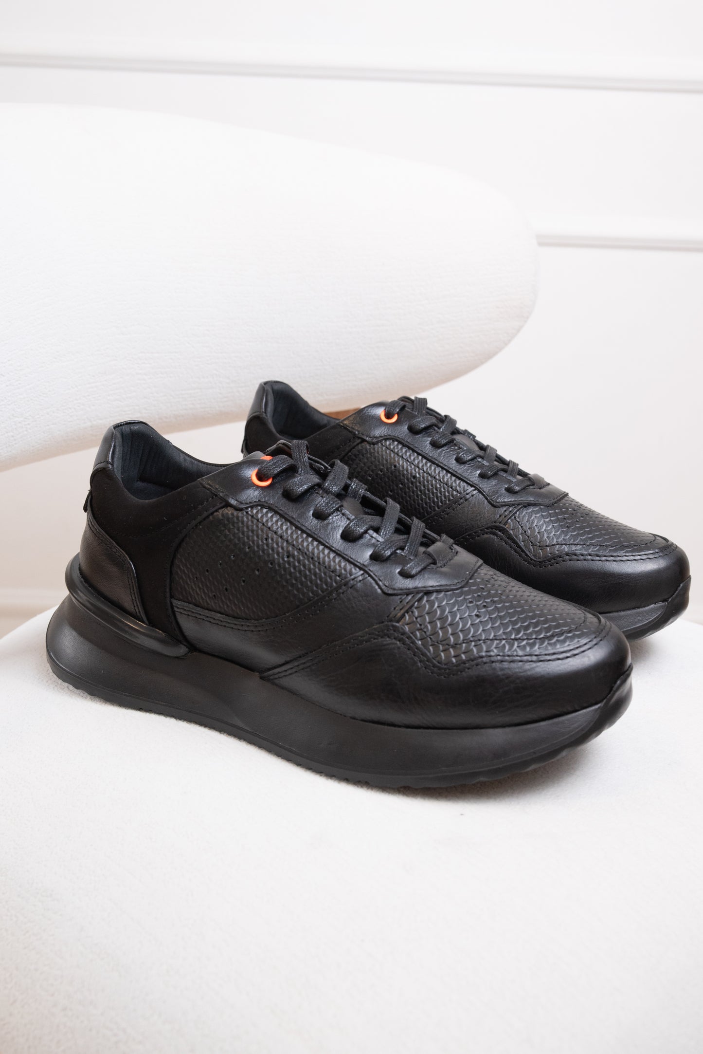 TENIS PARA HOMBRE EN CUERO | RF: BIZARRO RUMBEL - NEGRO