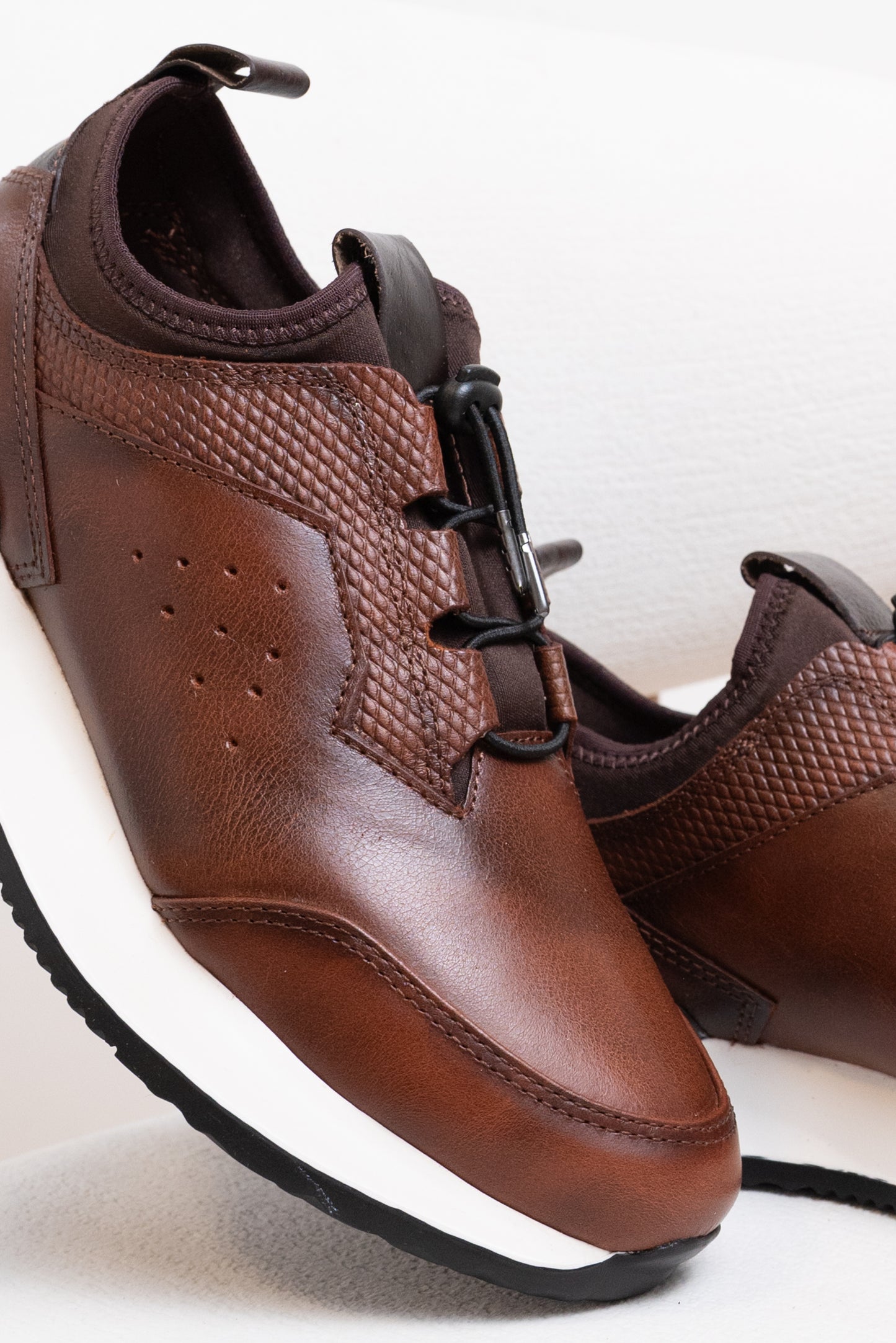 TENIS PARA HOMBRE EN CUERO | RF: ROTH - COÑAC