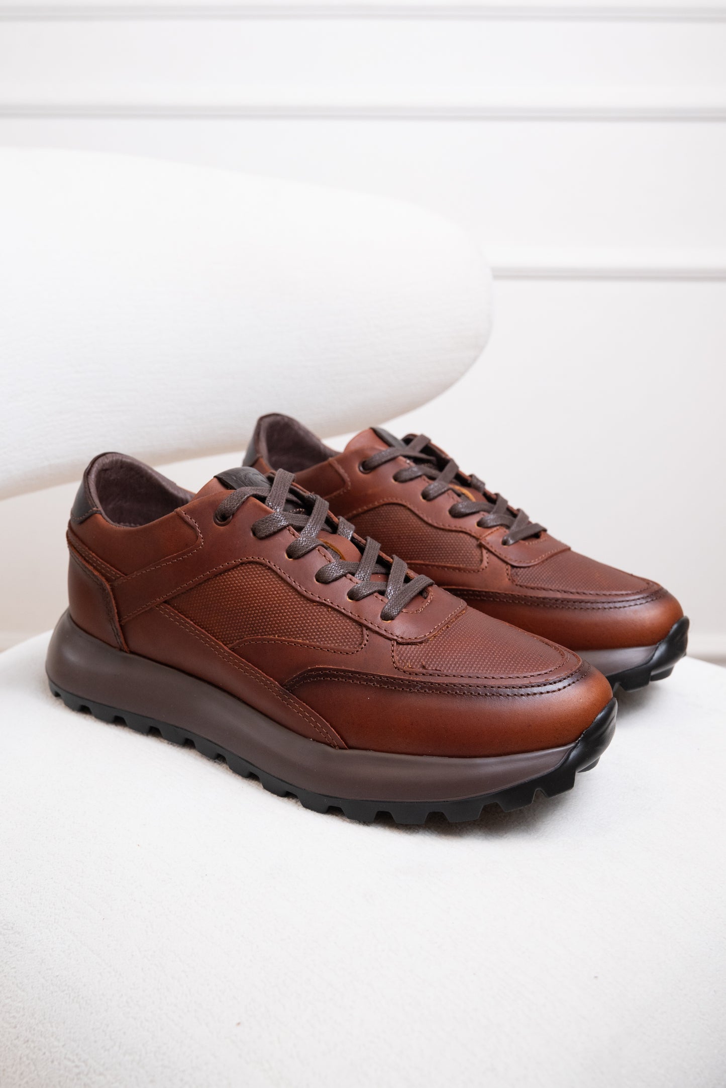 TENIS PARA HOMBRE EN CUERO | RF: BIZARRO GALLERY - COÑAC