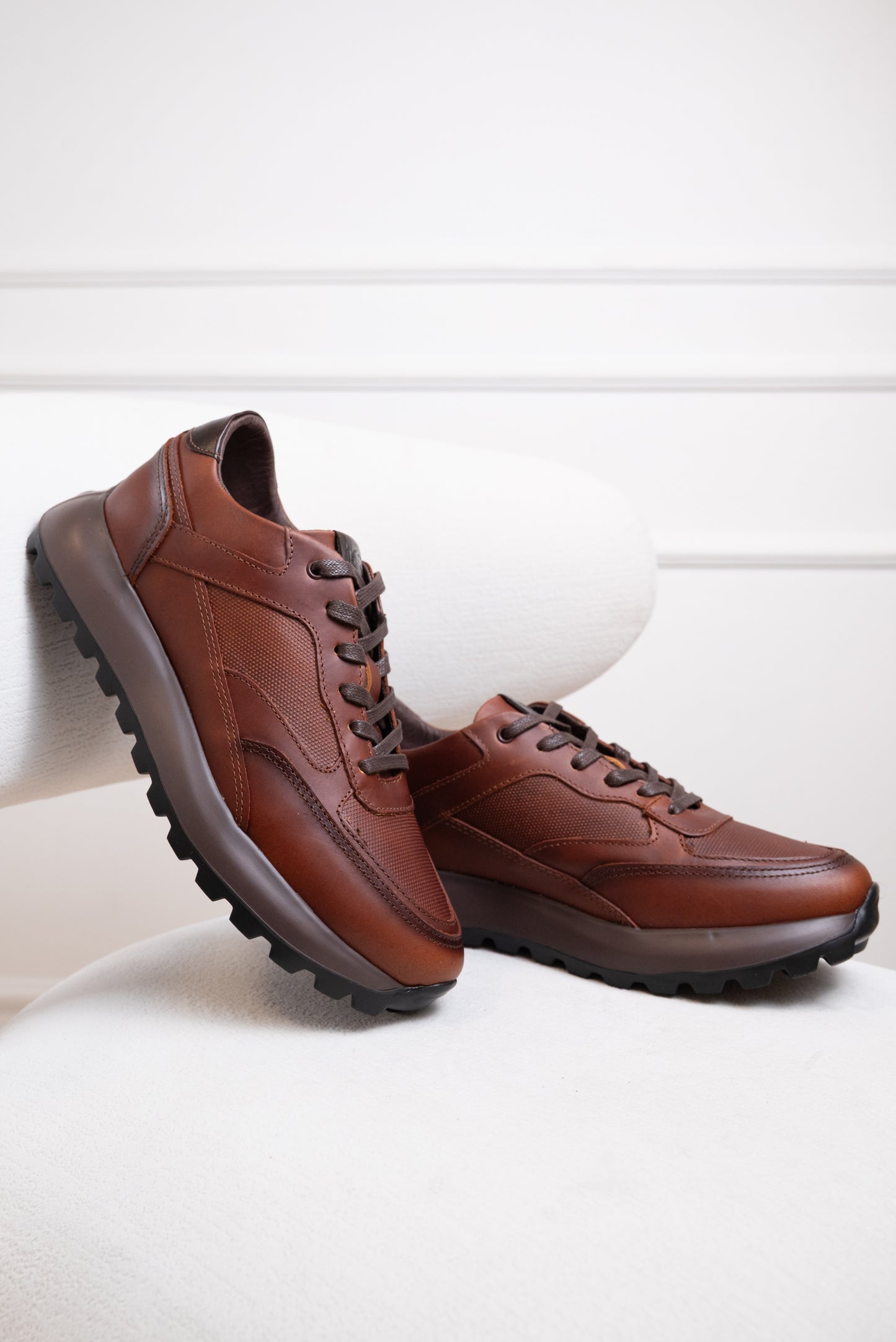 TENIS PARA HOMBRE EN CUERO | RF: BIZARRO GALLERY - COÑAC