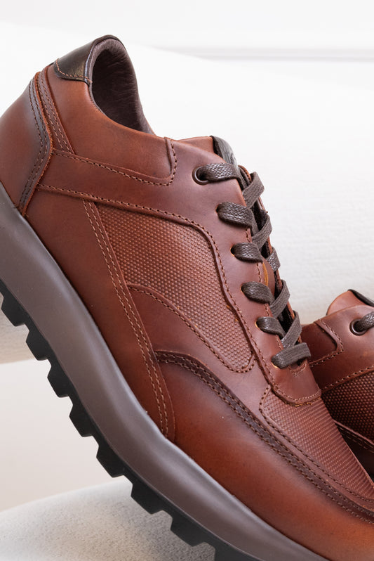 TENIS PARA HOMBRE EN CUERO | RF: BIZARRO GALLERY - COÑAC