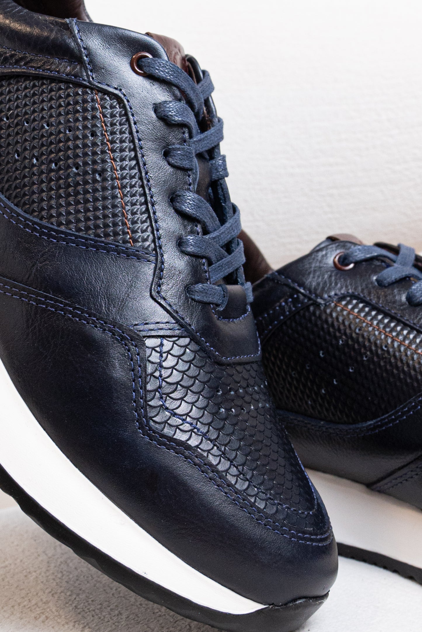 TENIS PARA HOMBRE EN CUERO | RF: BIZARRO RUMBEL - D-12-AZUL