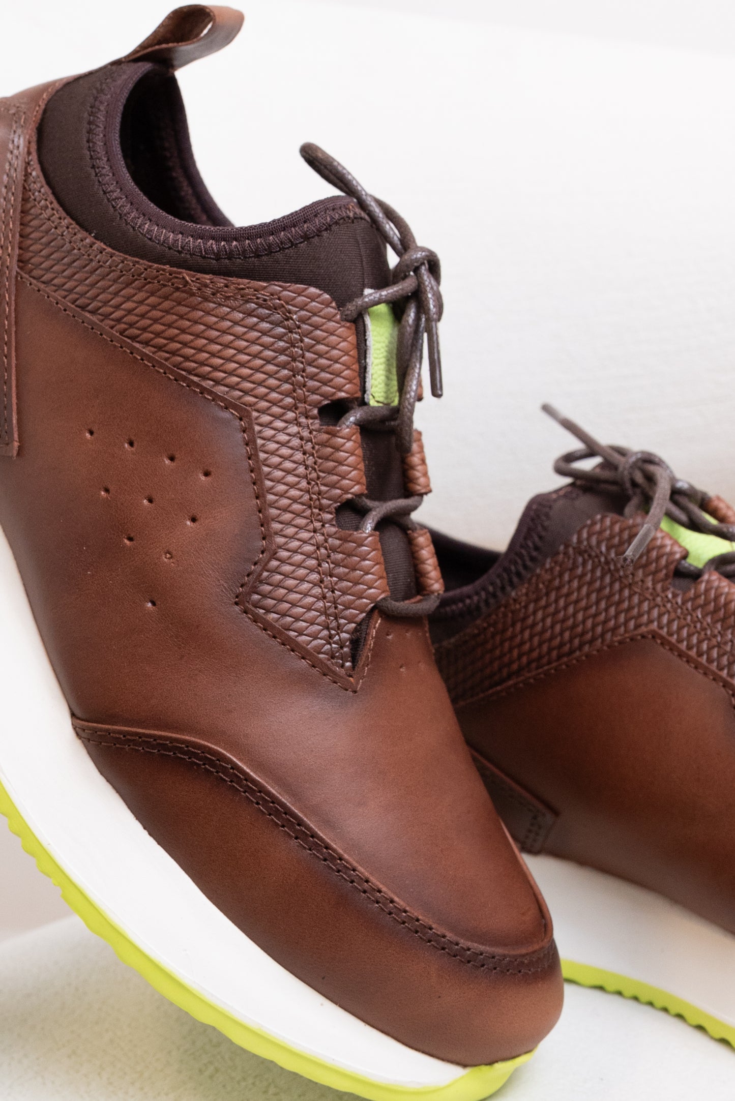 TENIS PARA HOMBRE EN CUERO | RF: ROTH - MIEL X VERDE