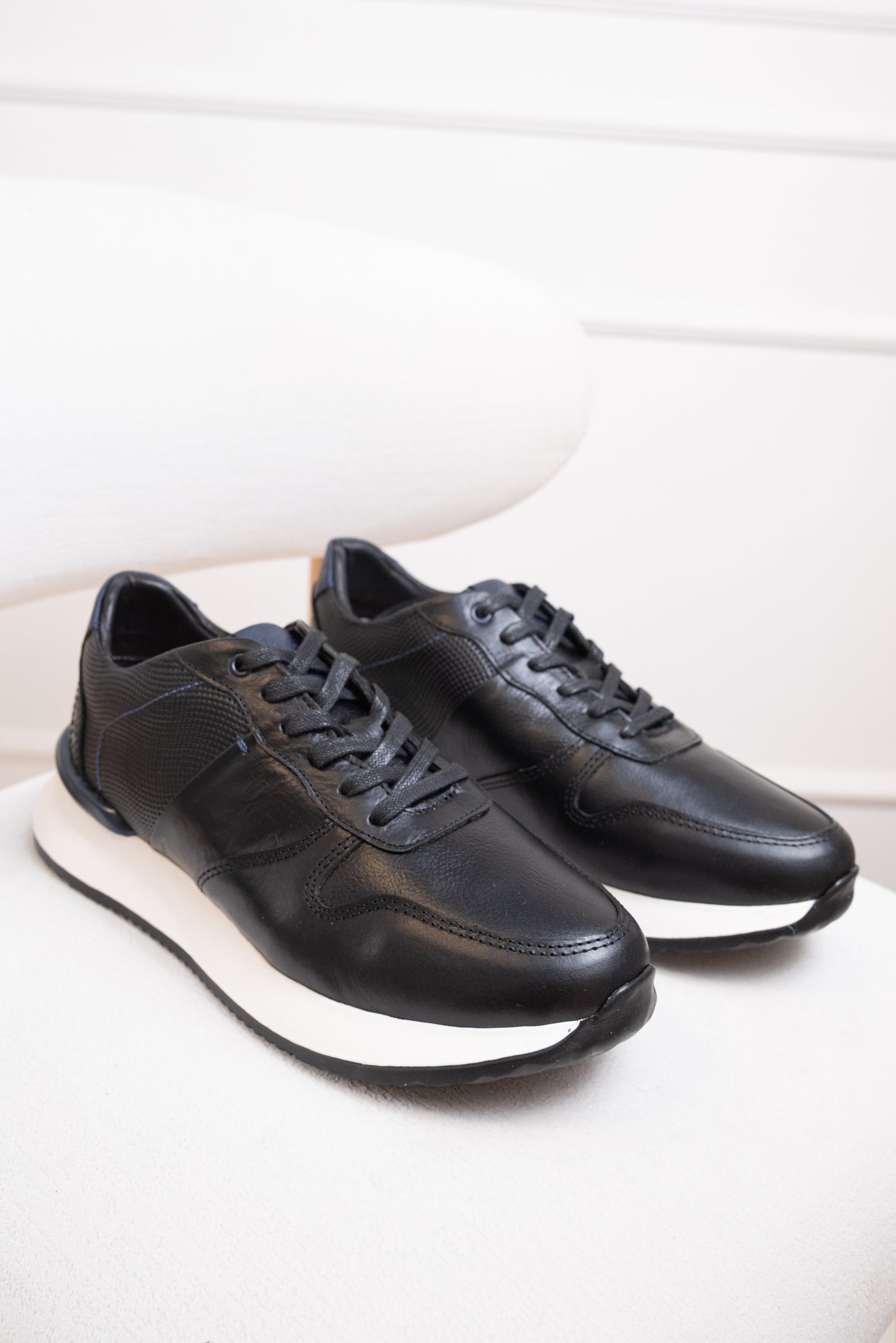 TENIS PARA HOMBRE EN CUERO | RF: BIZARRO NEIGHBOR - NEGRO X AZUL REF D-15