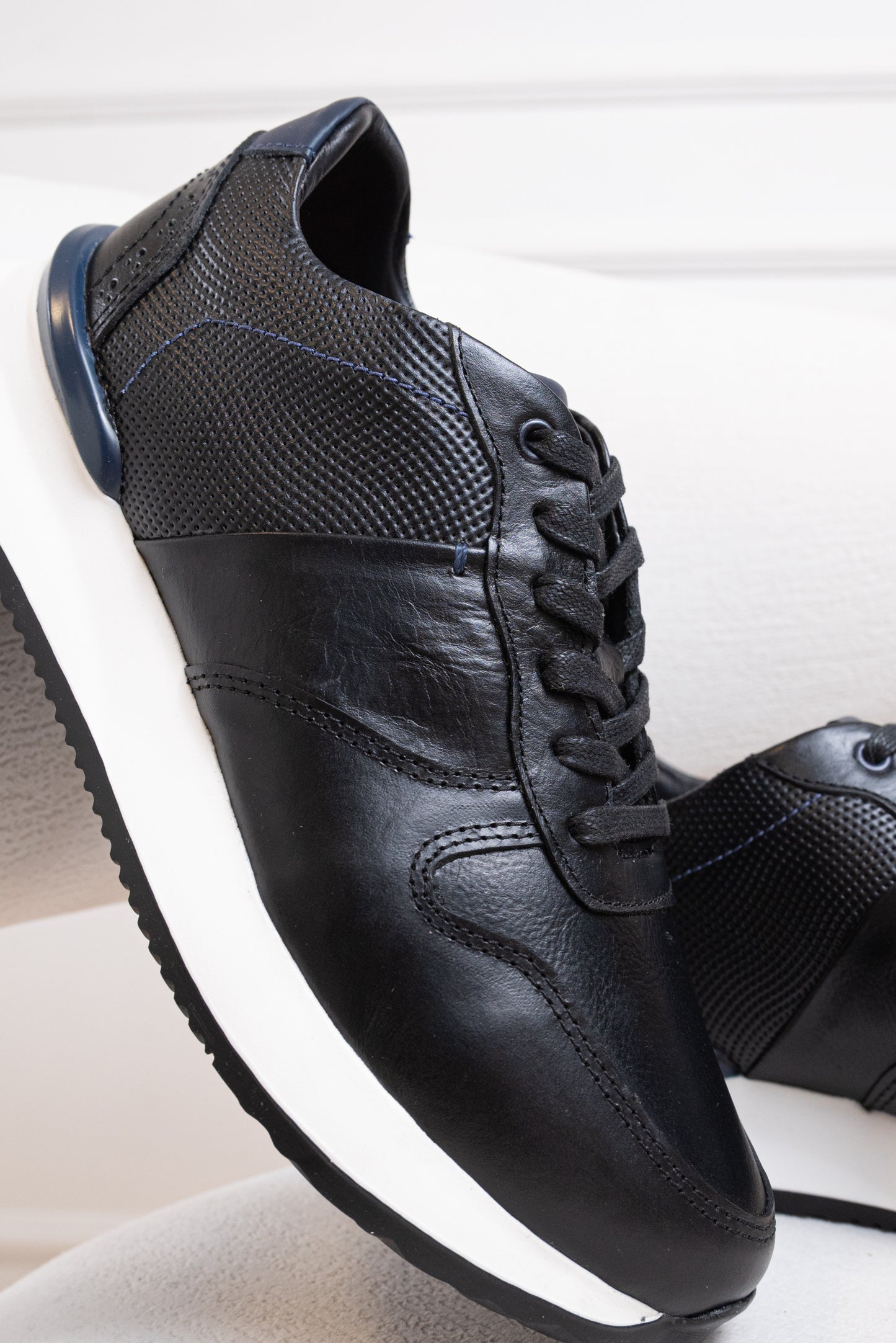 TENIS PARA HOMBRE EN CUERO | RF: BIZARRO NEIGHBOR - NEGRO X AZUL REF D-15
