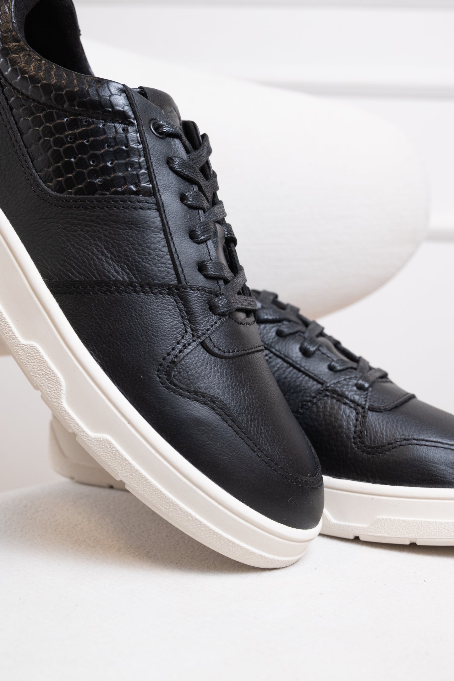 TENIS PARA HOMBRE EN CUERO | RF: BIZARRO MACK- NEGRO