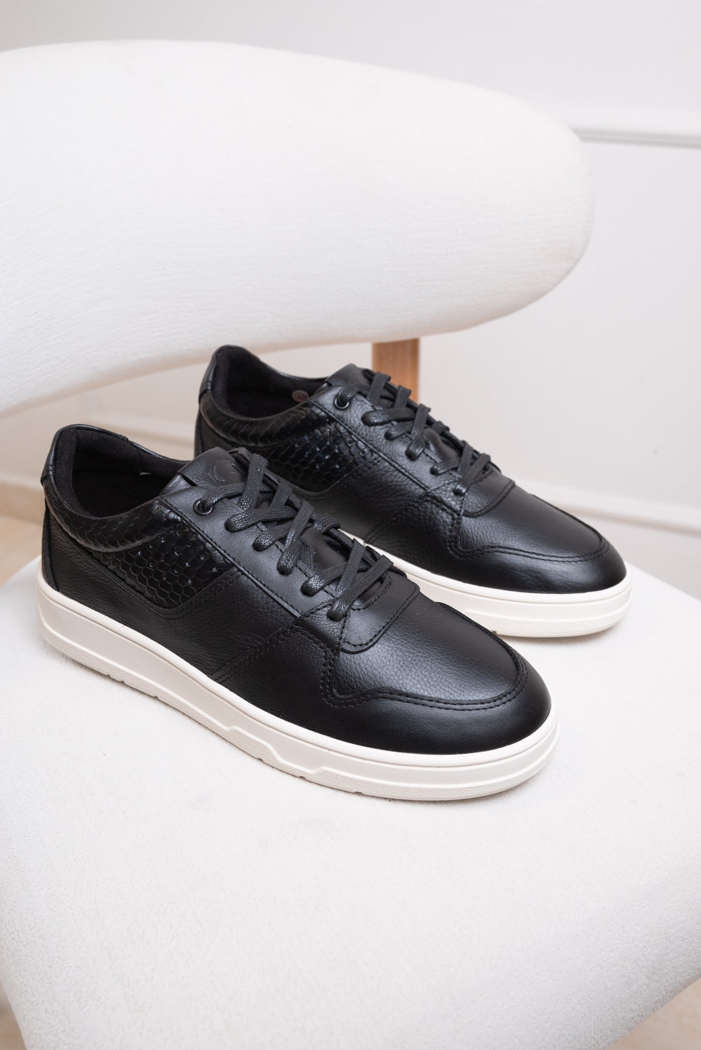 TENIS PARA HOMBRE EN CUERO | RF: BIZARRO MACK- NEGRO