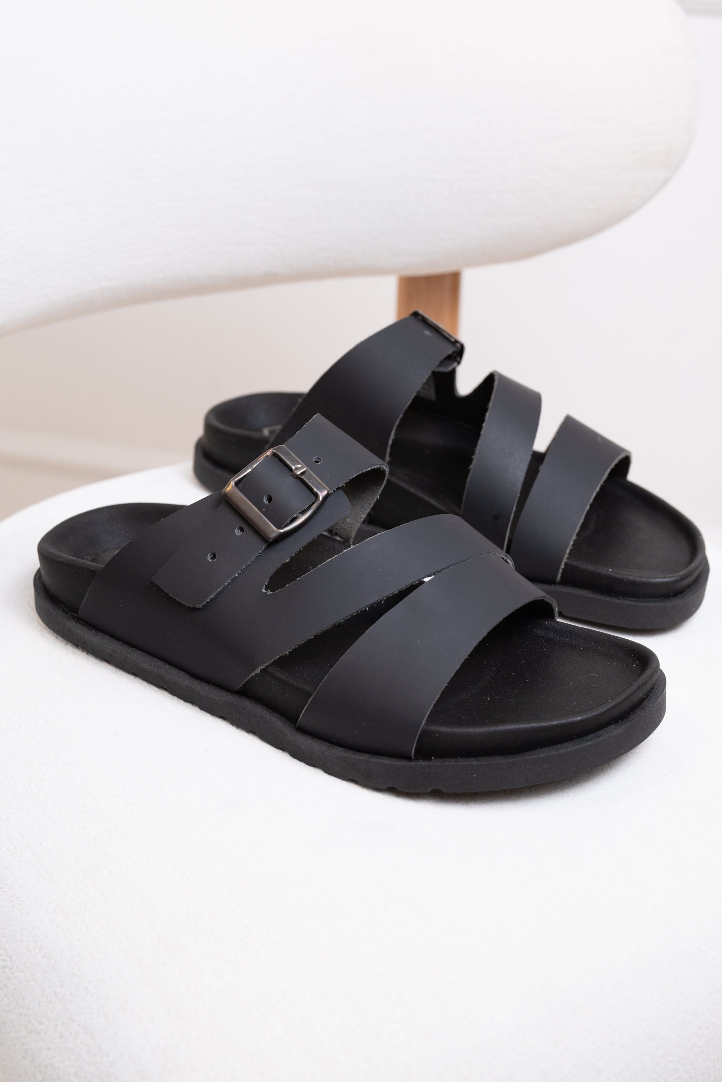 SANDALIA EN CUERO PARA HOMBRE |REF:BIZARRO LISEN -NEGRA