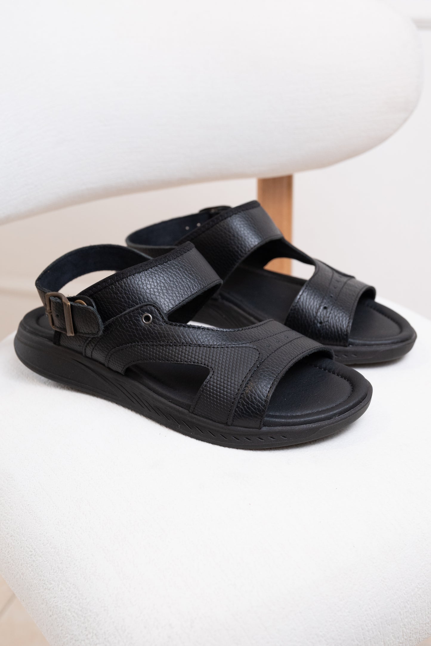 SANDALIA EN CUERO PARA HOMBRE |REF:BIZARRO BASED -NEGRA