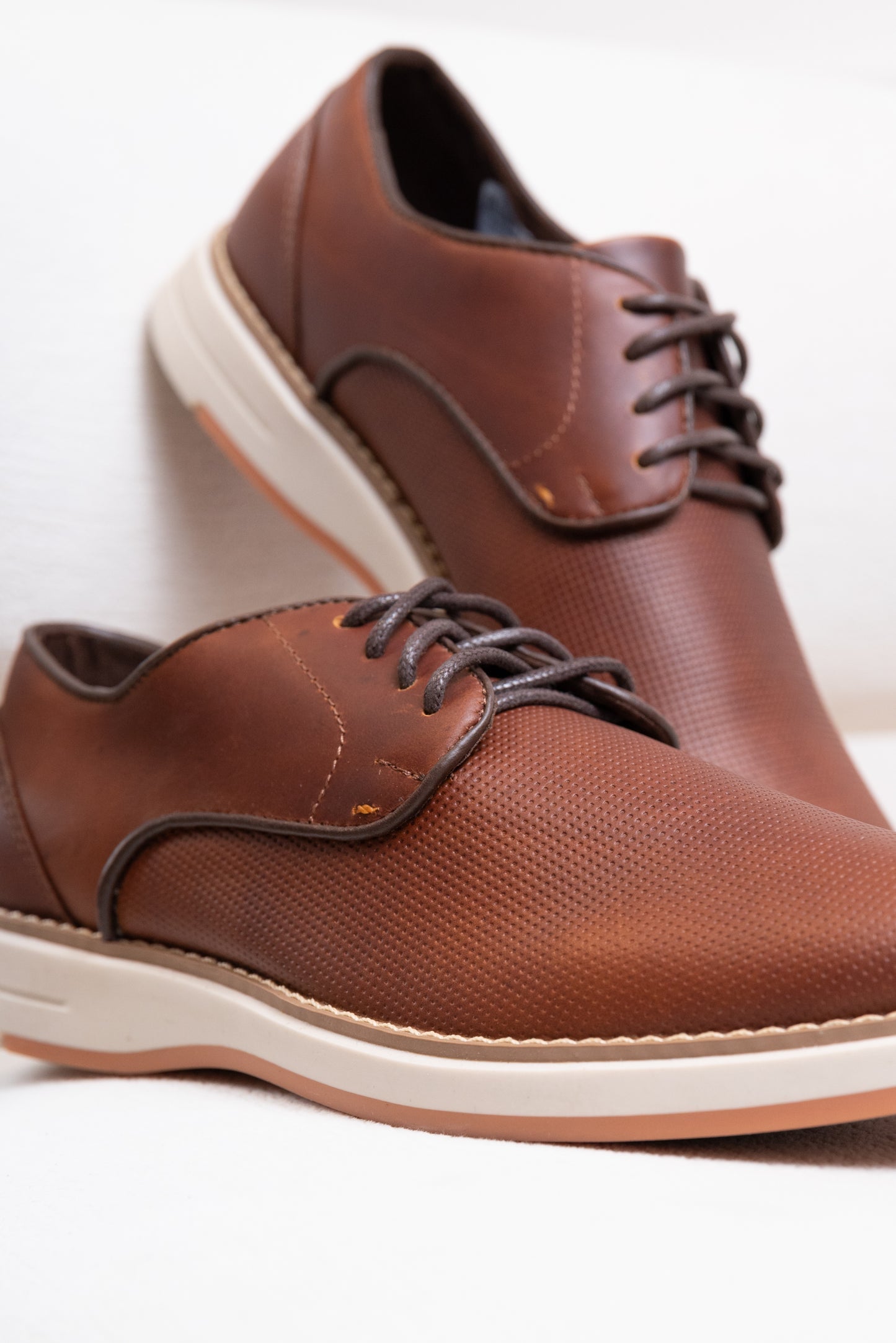 TENIS EN CUERO PARA HOMBRE | RF : TEXDA - MIEL