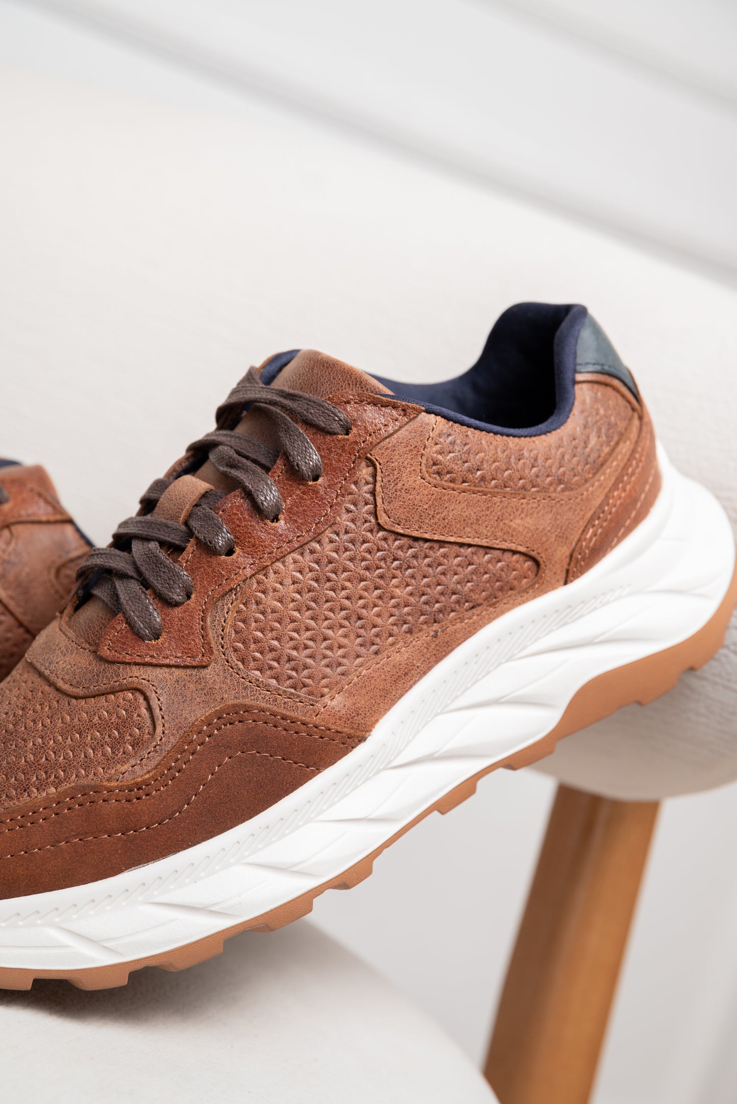 TENIS EN CUERO PARA HOMBRE  | RF :TINJAKA