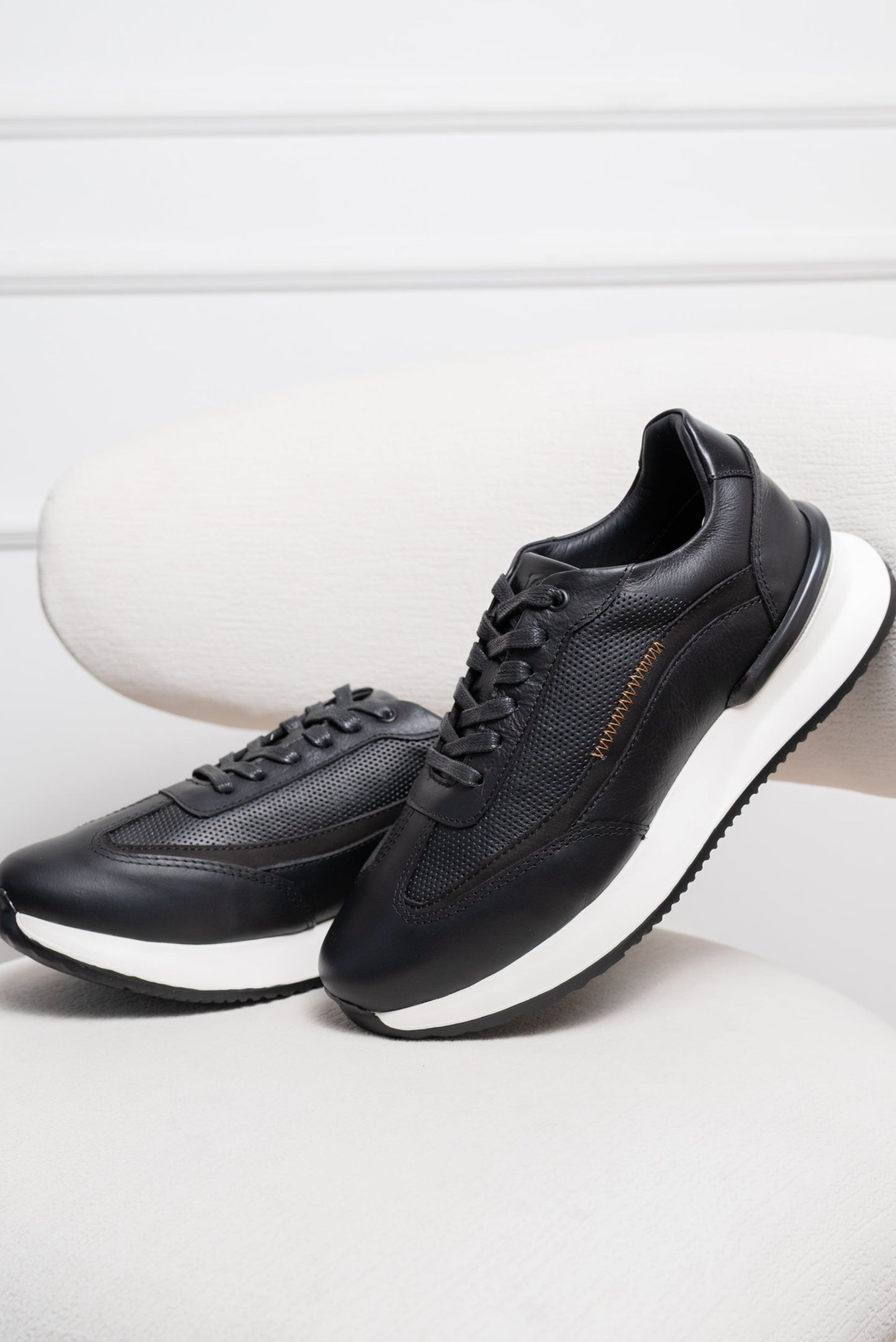 TENIS EN CUERO PARA HOMBRE  NEGRO | RF: T-08