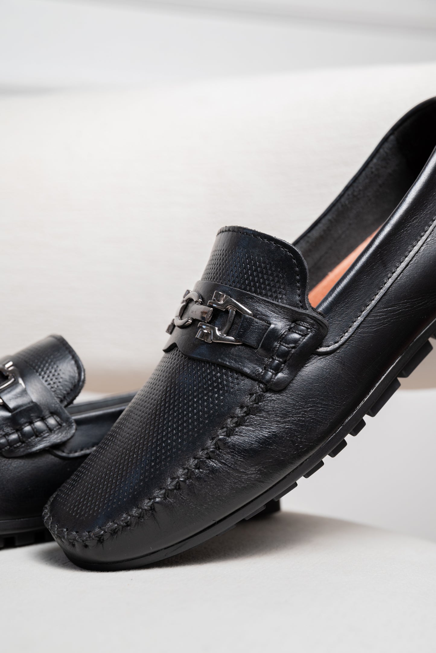 MOCASIN  EN CUERO PARA HOMBRE  | RF: NEGRO  -1002