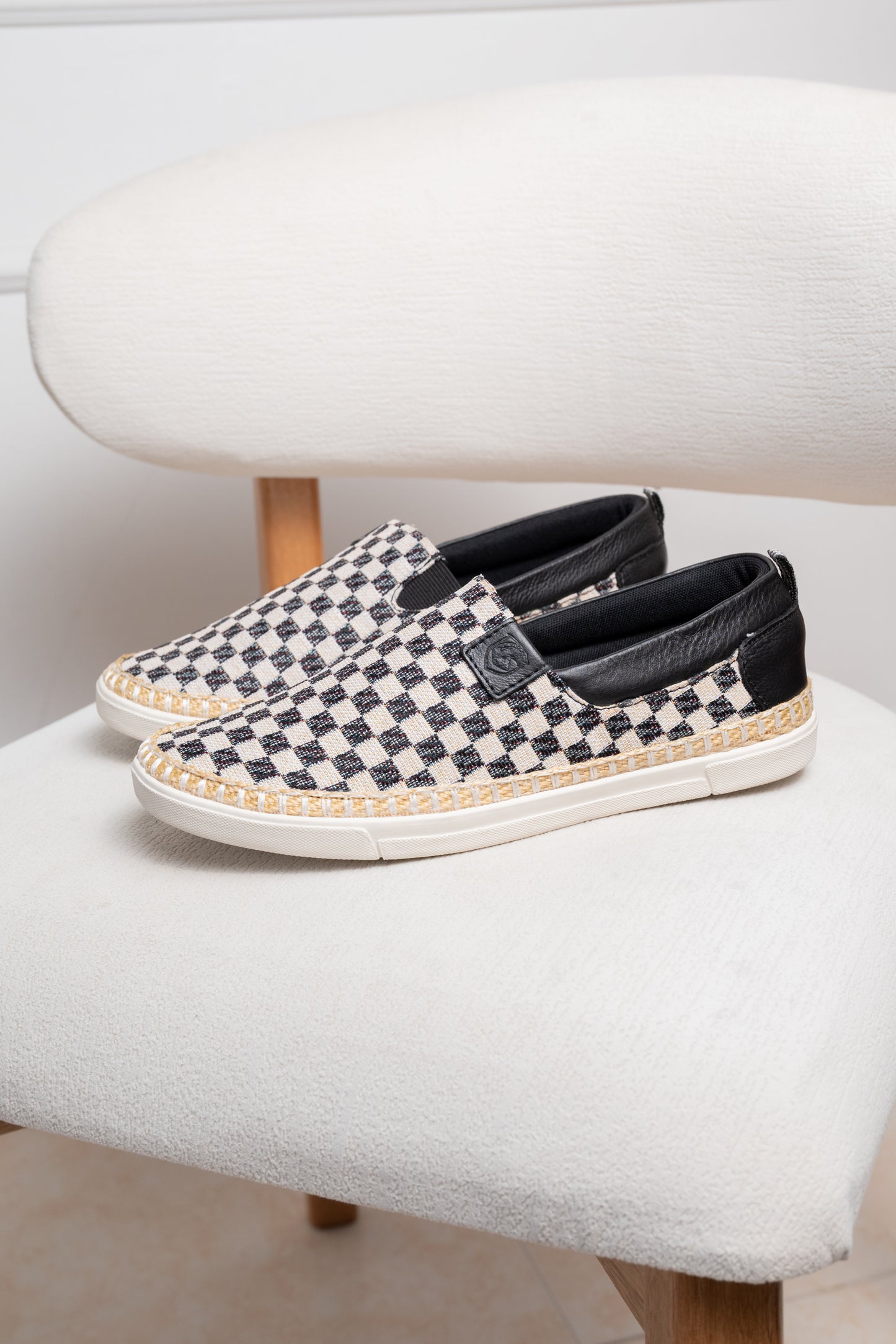 TENIS EN CUERO PARA HOMBRE  | RF : ALPARGATAS  867 NEGRA