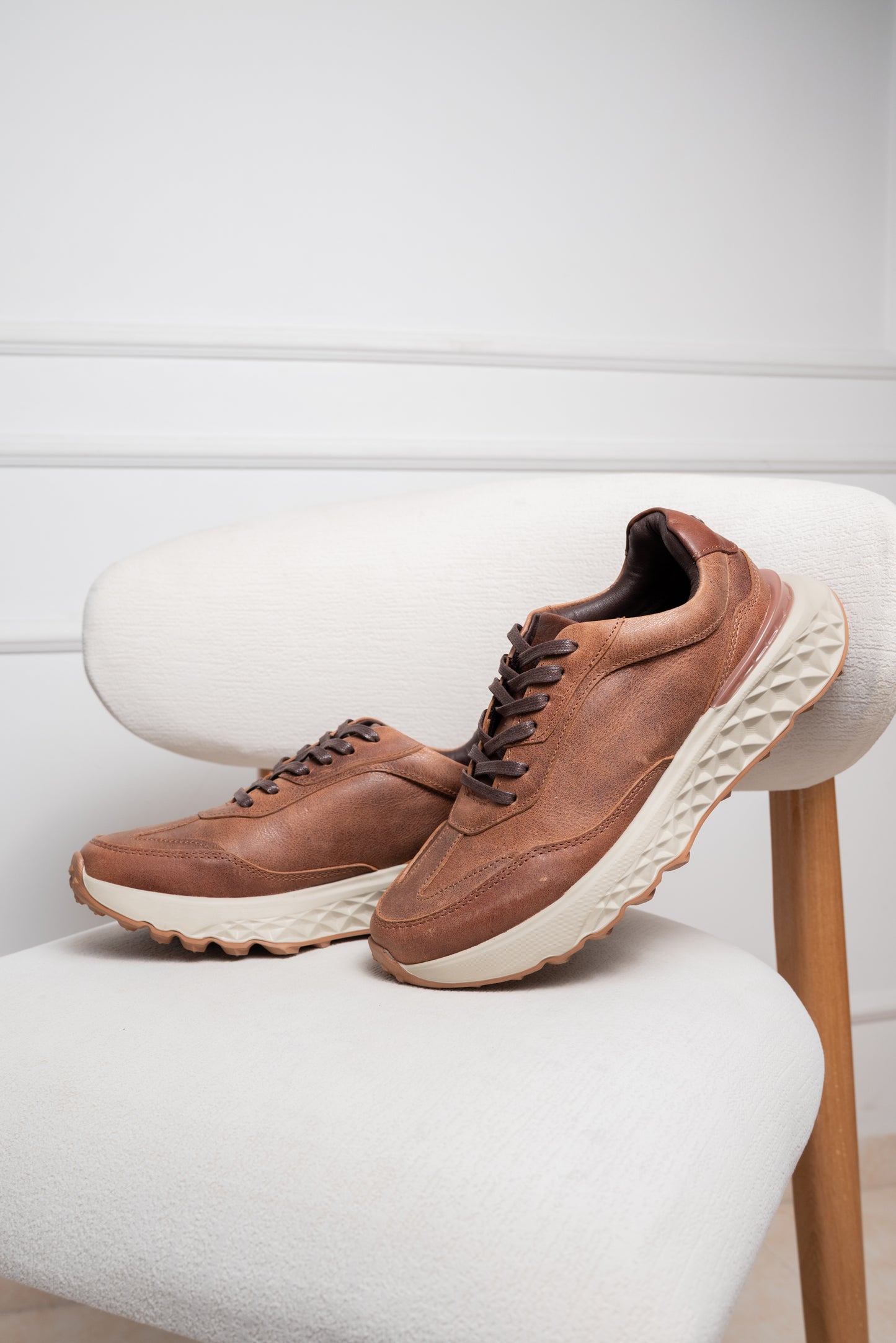 TENIS EN CUERO PARA HOMBRE  | RF : 3322  CREMA