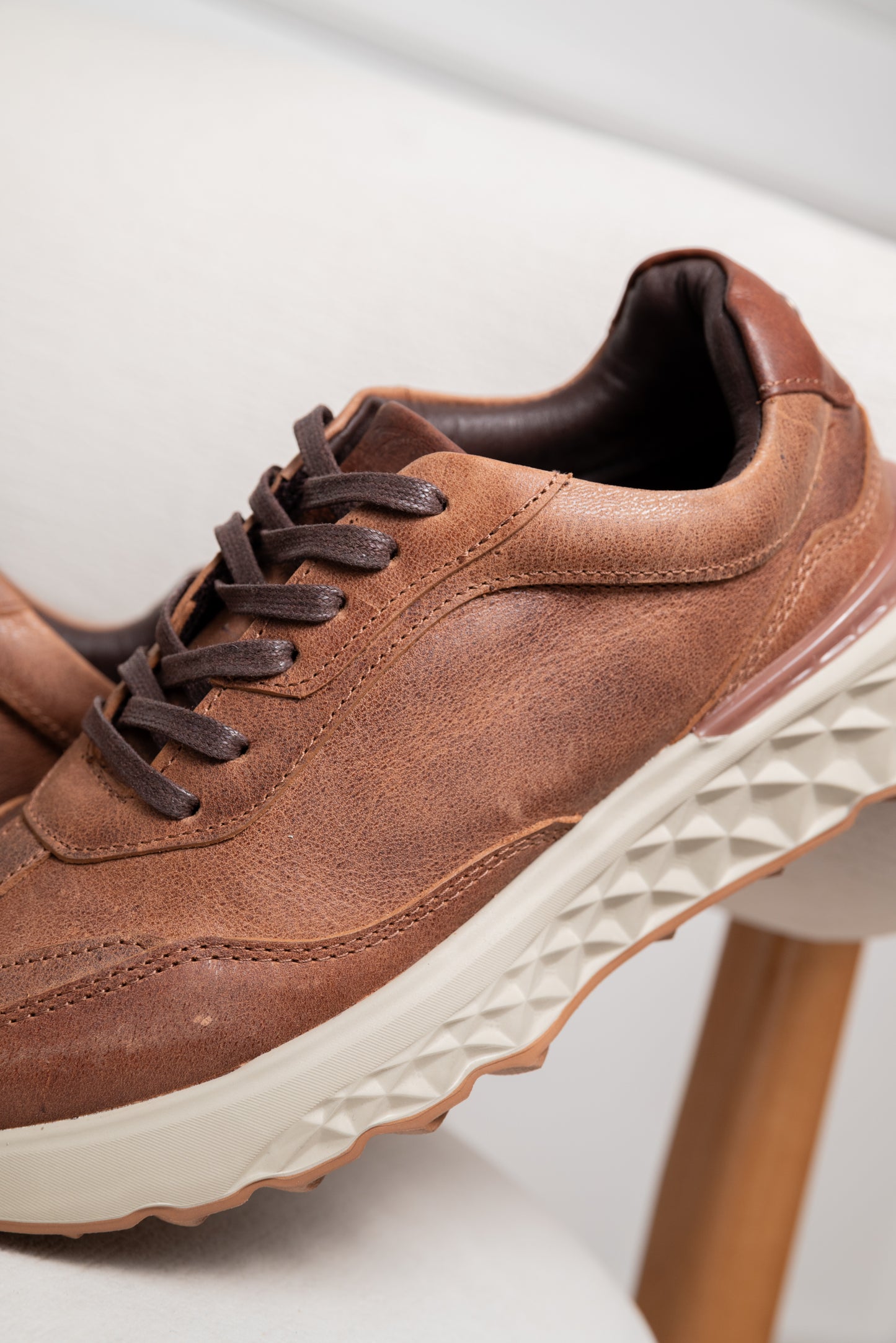 TENIS EN CUERO PARA HOMBRE  | RF : 3322  CREMA