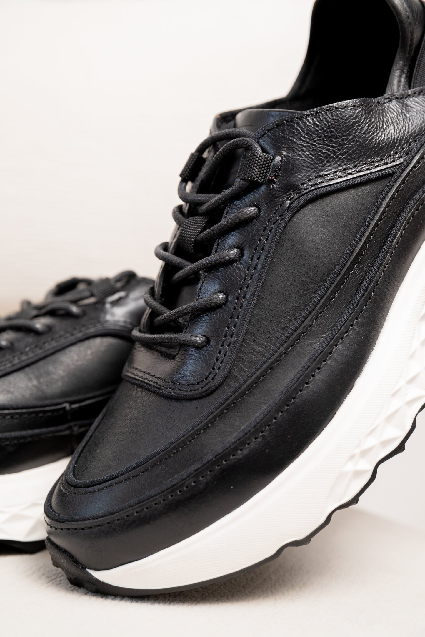 TENIS EN CUERO PARA HOMBRE  | RF : 3309 - NEGRO