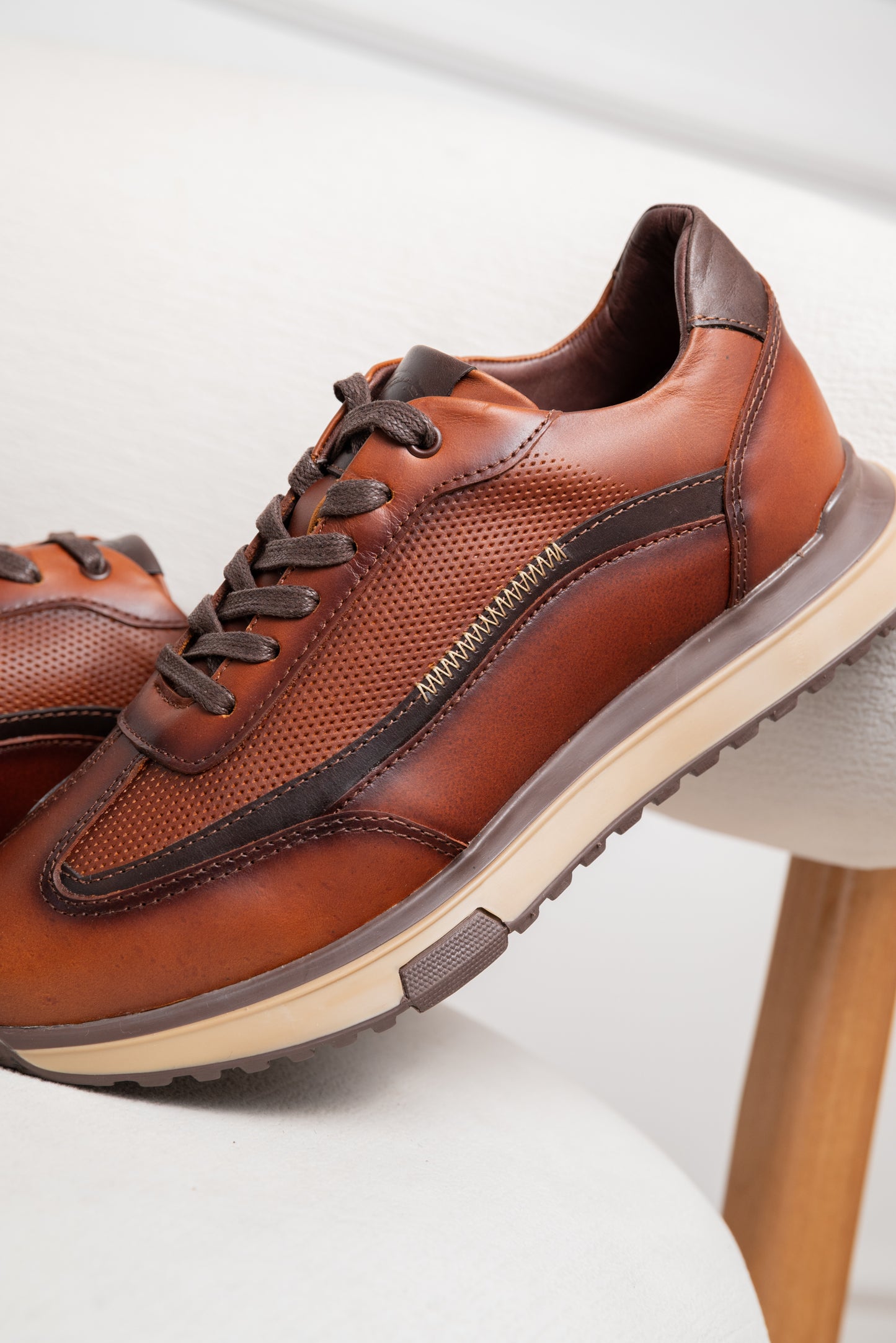 TENIS EN CUERO PARA HOMBRE  | RF : T-08