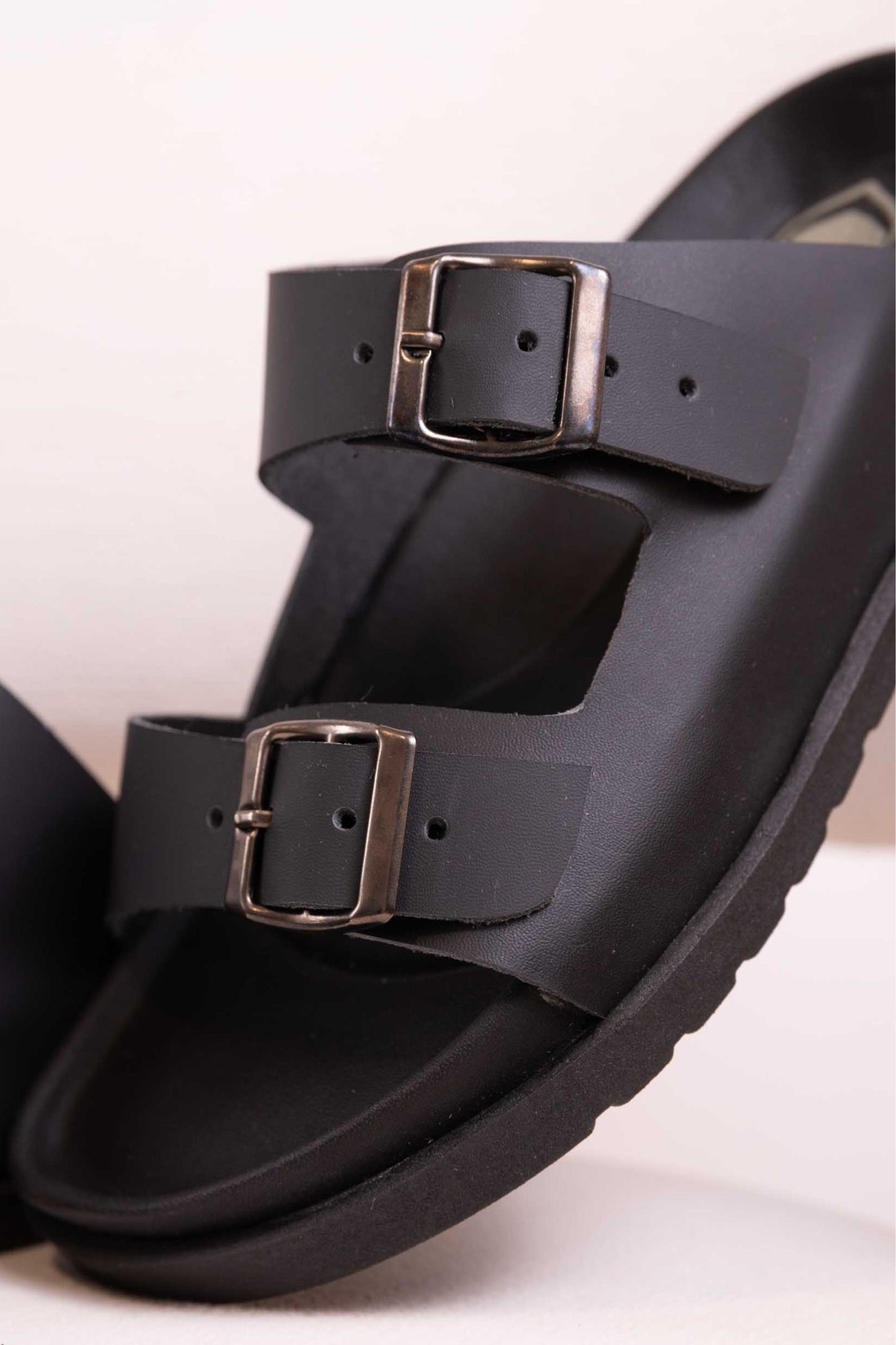SANDALIA EN CUERO PARA HOMBRE |REF:BIZARRO TOSCANA -NEGRA -55