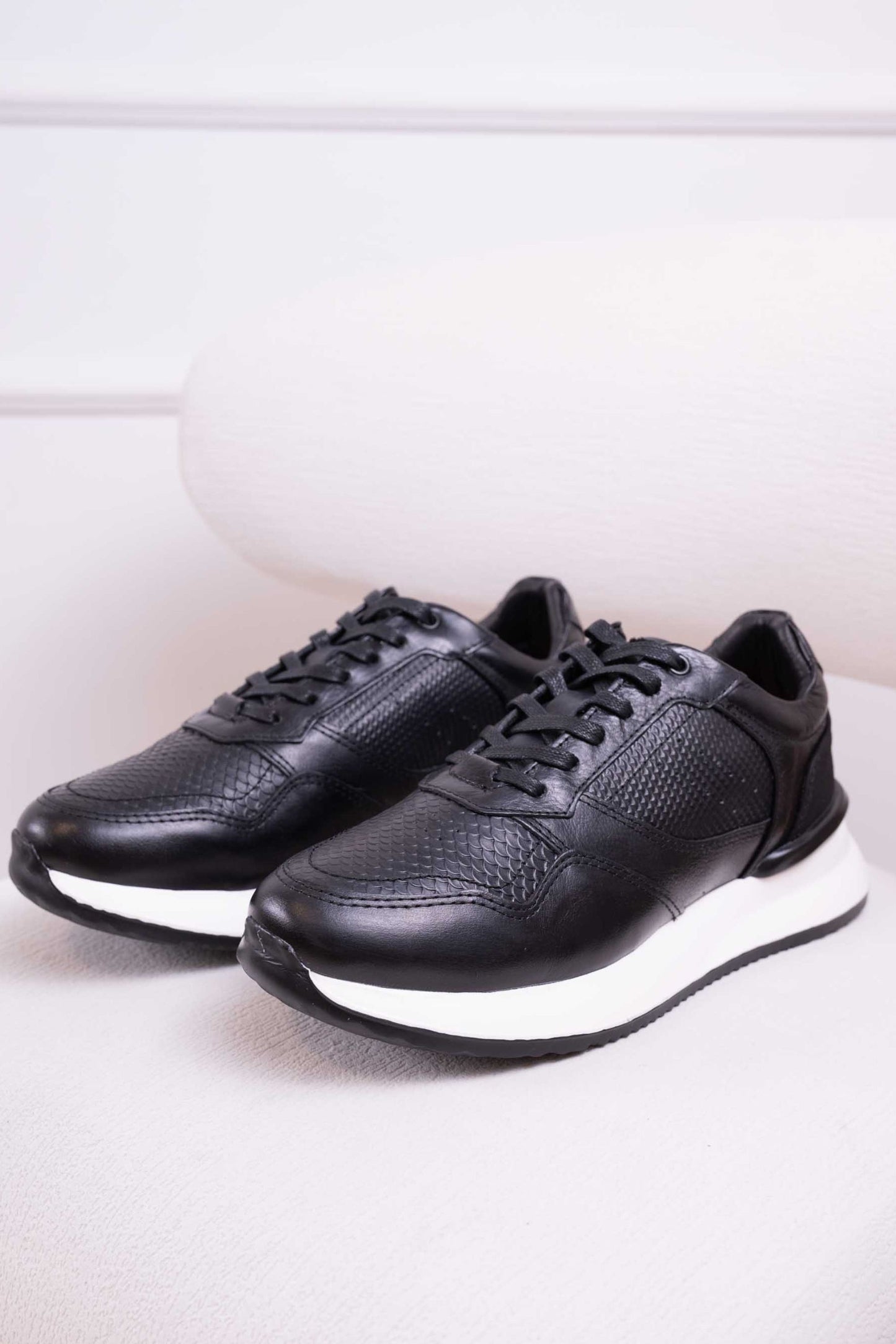 TENIS PARA HOMBRE EN CUERO NEGRO | RF: ELITE-NEGRO