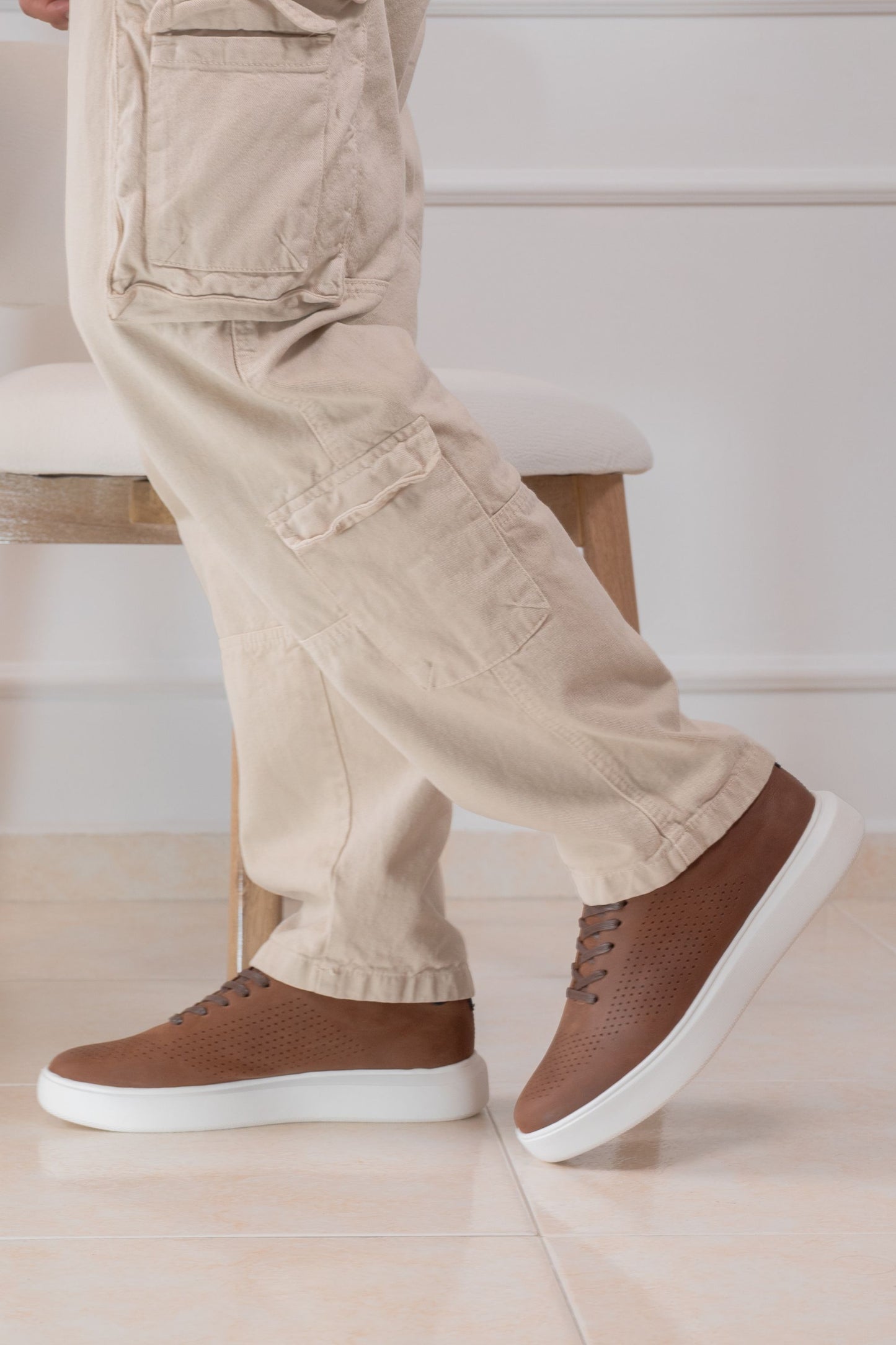 TENIS EN CUERO PARA HOMBRE | CAFE | RF : 3202