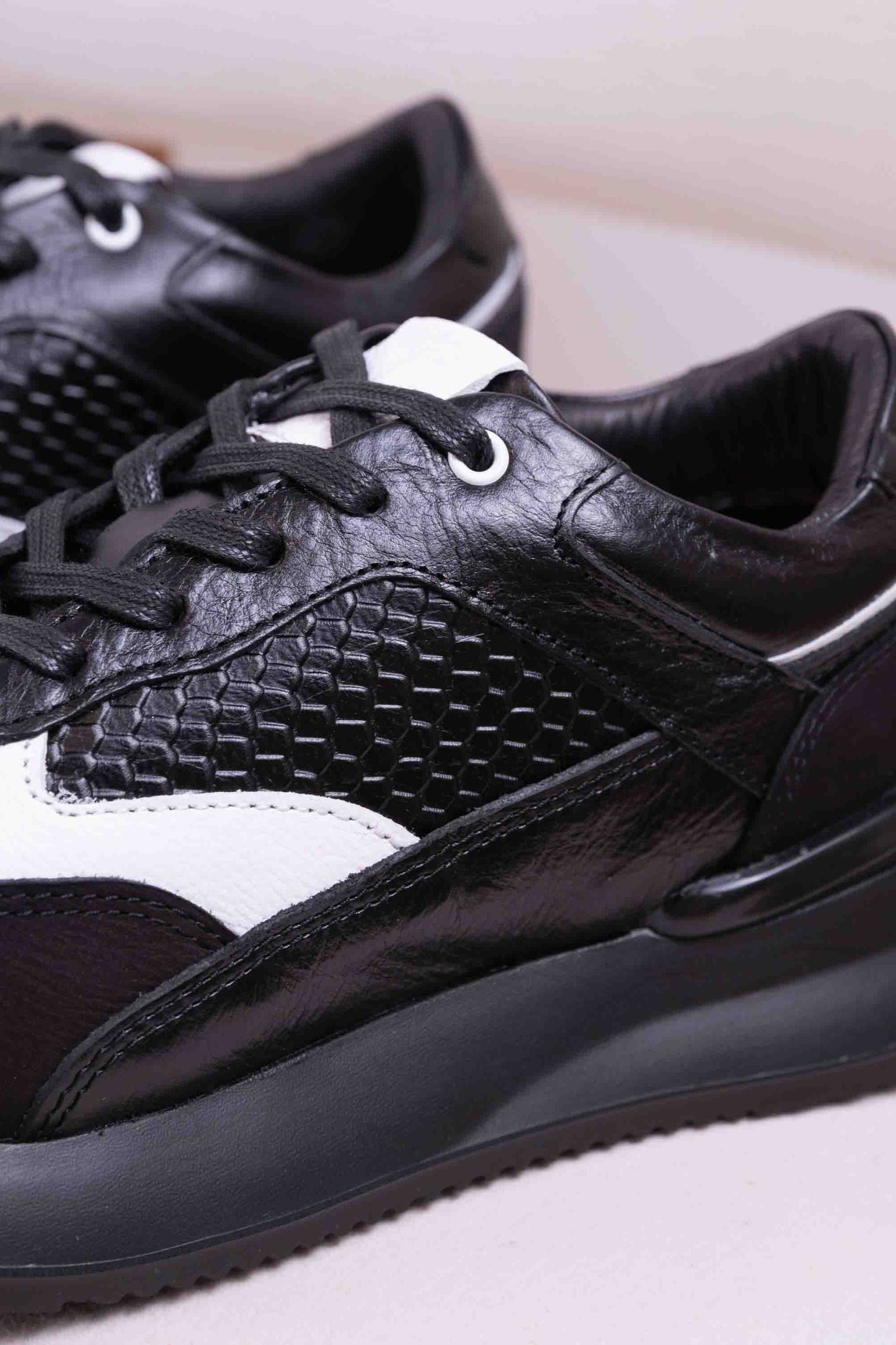 TENIS PARA HOMBRE EN CUERO|RF: BIZARRO URBAN-NEGRO
