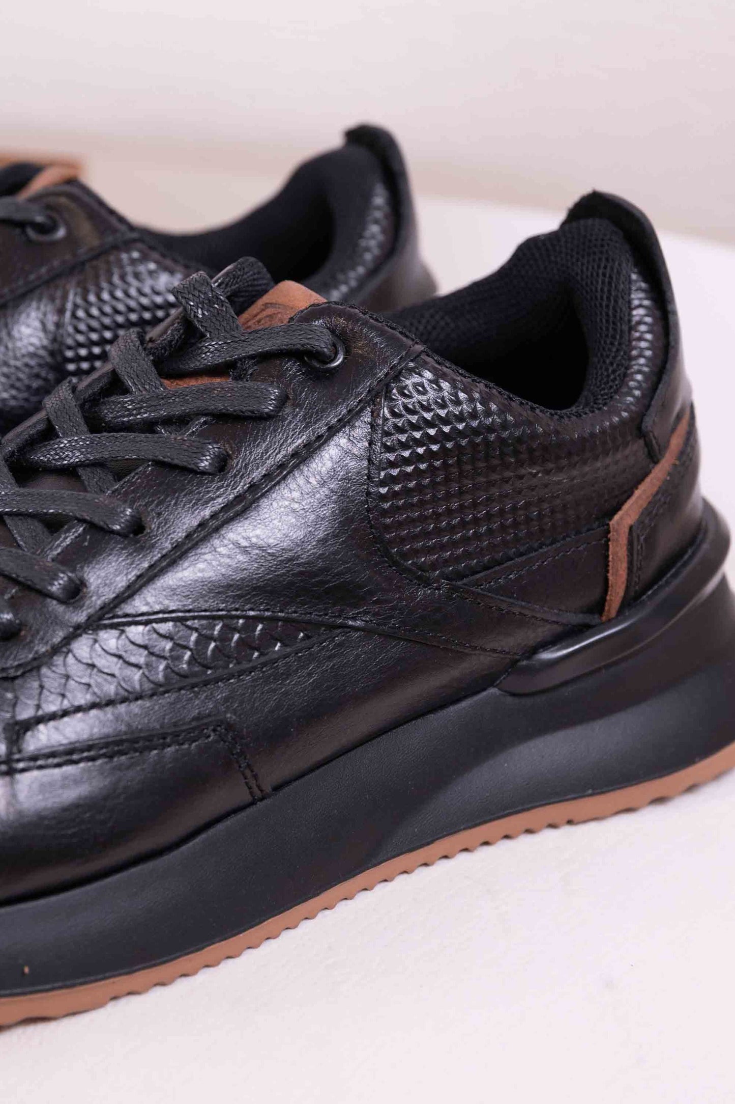 TENIS PARA HOMBRE EN CUERO|RF: BIZARRO NOBLE-NEGRO Rf : 3223