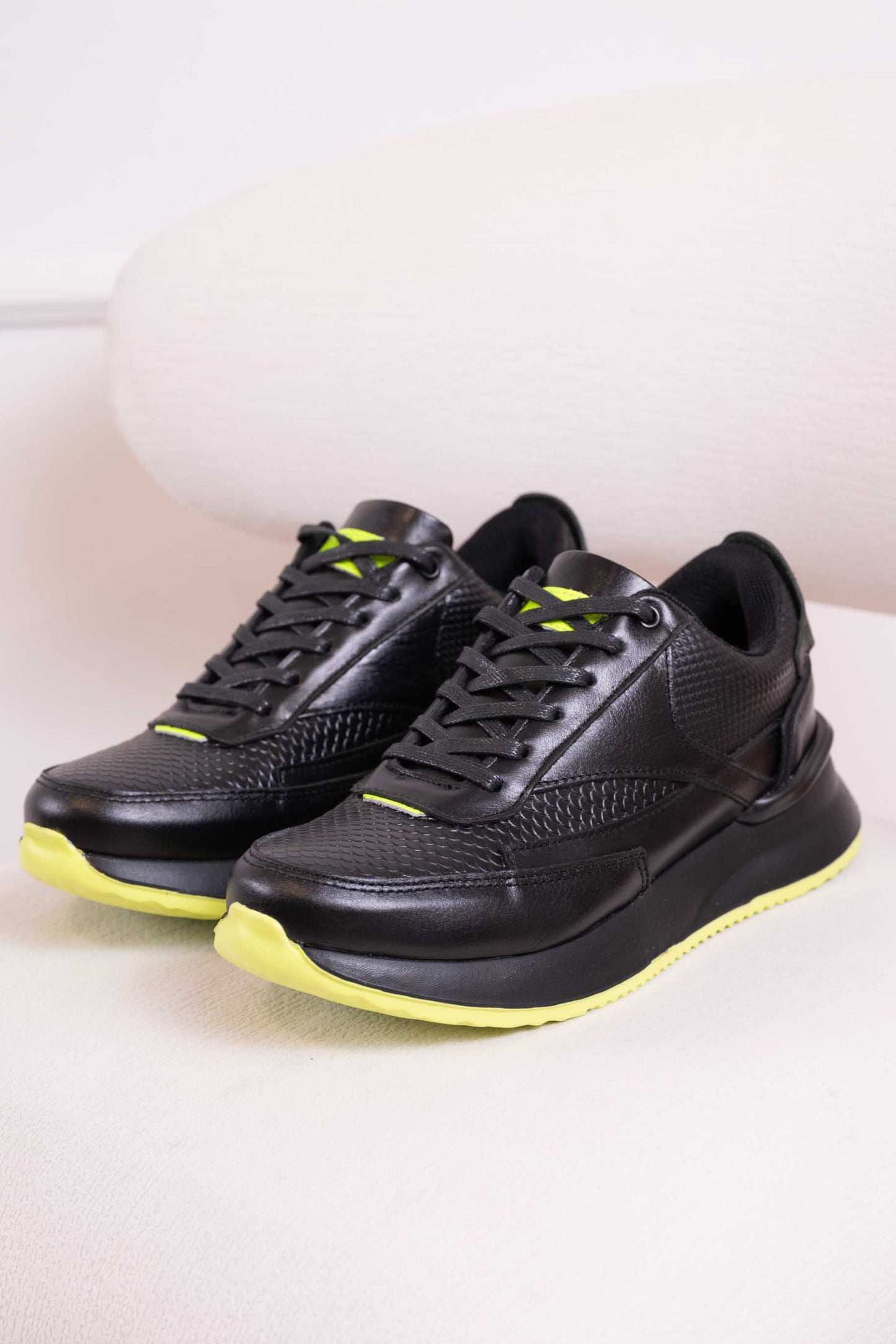 TENIS PARA HOMBRE EN CUERO |RF:BIZARRO ELITE-NEGRO NEON- 3223