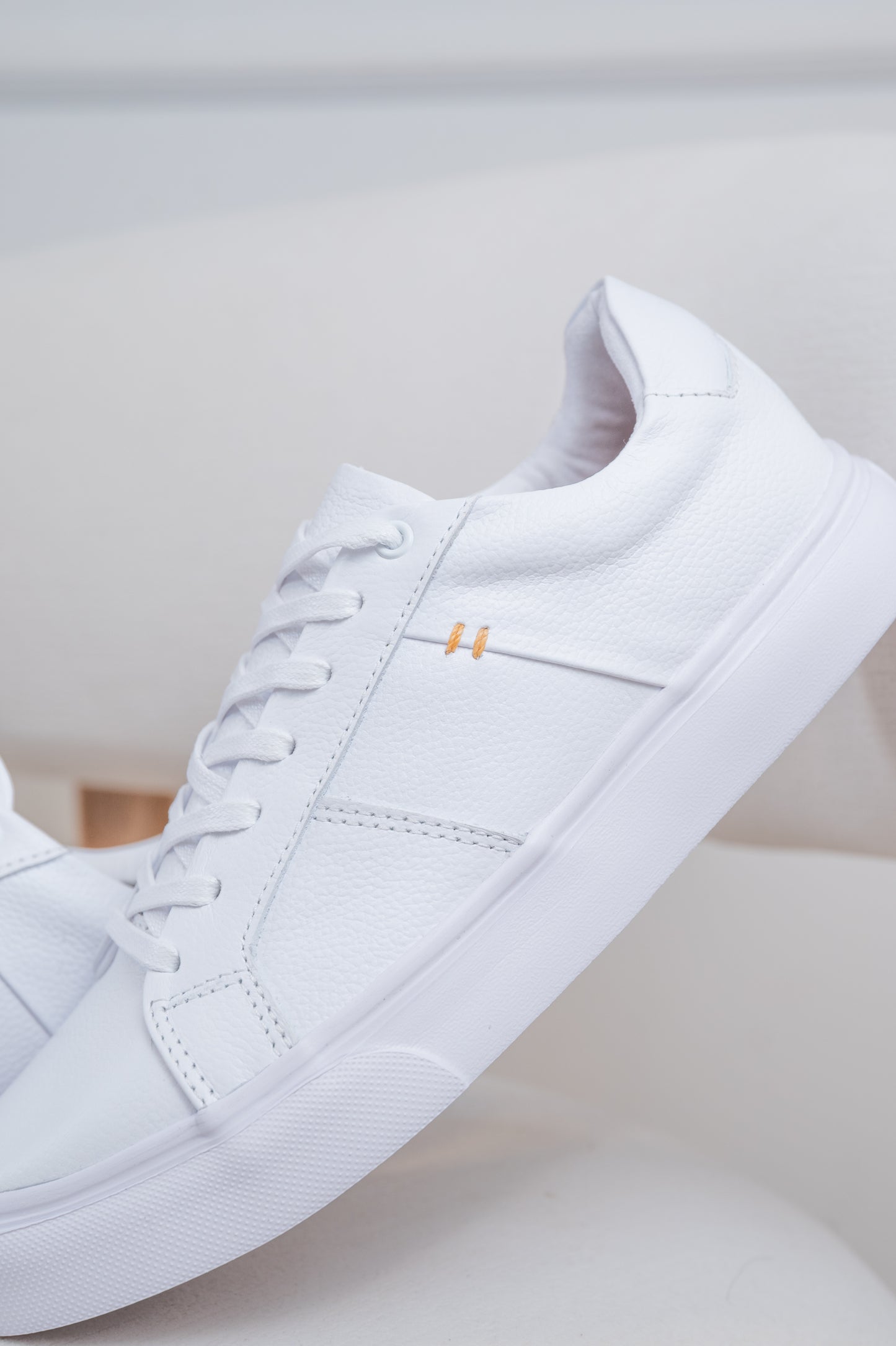 TENIS EN CUERO PARA HOMBRE | RF : ZED BLANCO