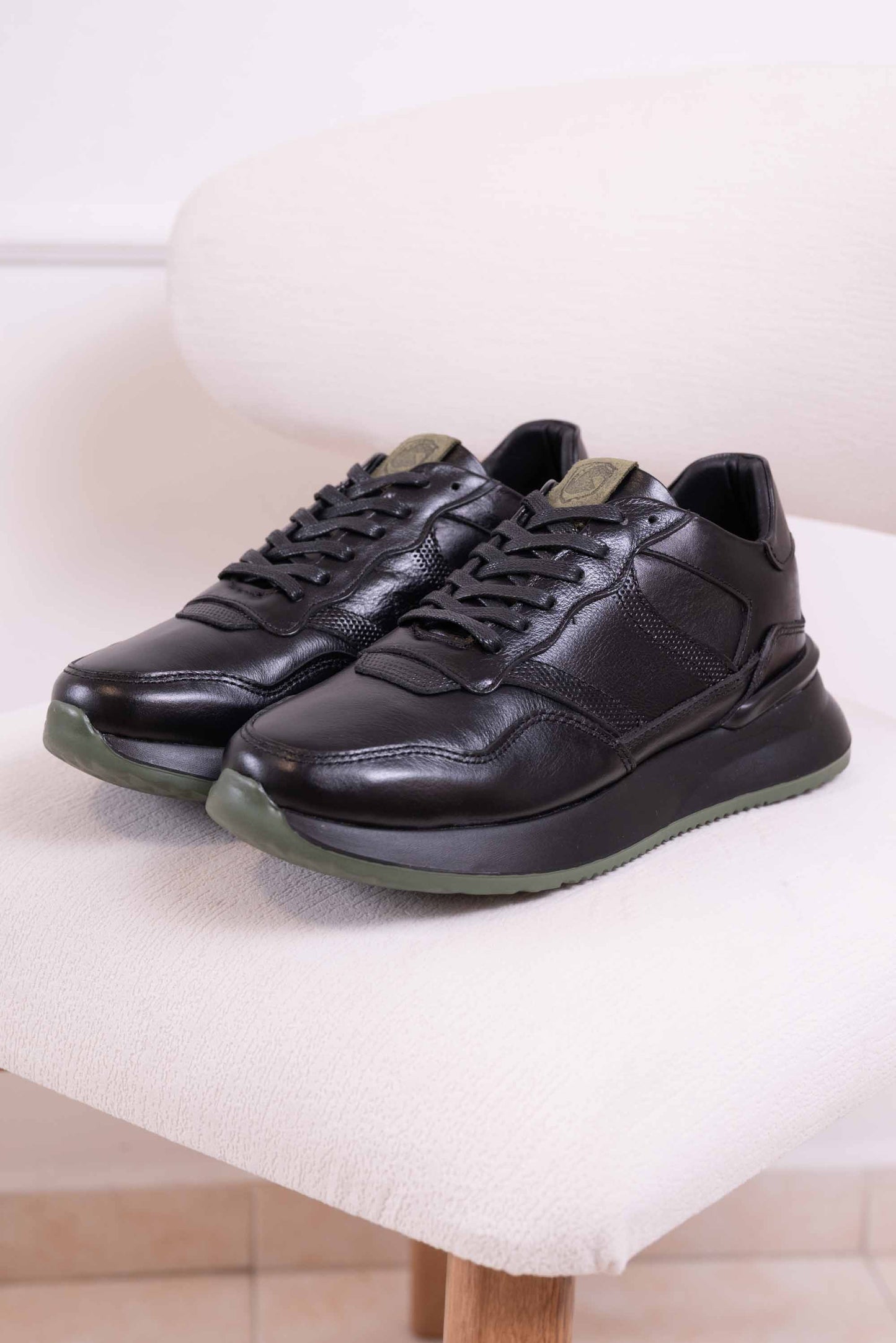 TENIS EN CUERO PARA HOMBRE | RF:LUX-NEGRO - 3255
