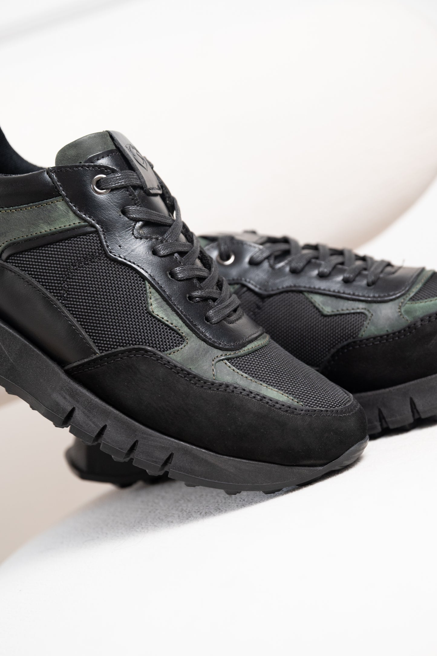 TENIS EN CUERO PARA HOMBRE | RF:2123