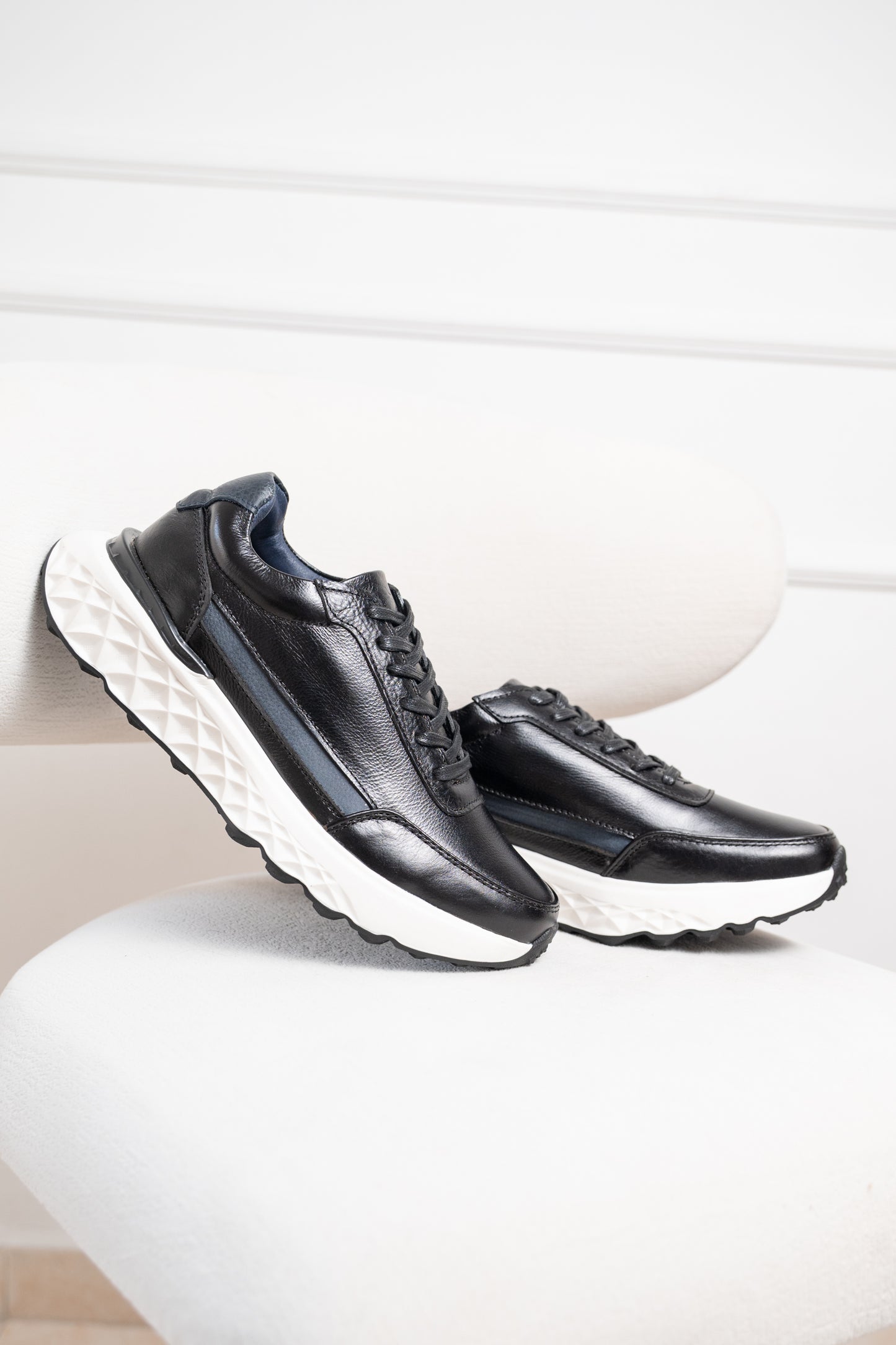 TENIS EN CUERO PARA HOMBRE | RF : 3324