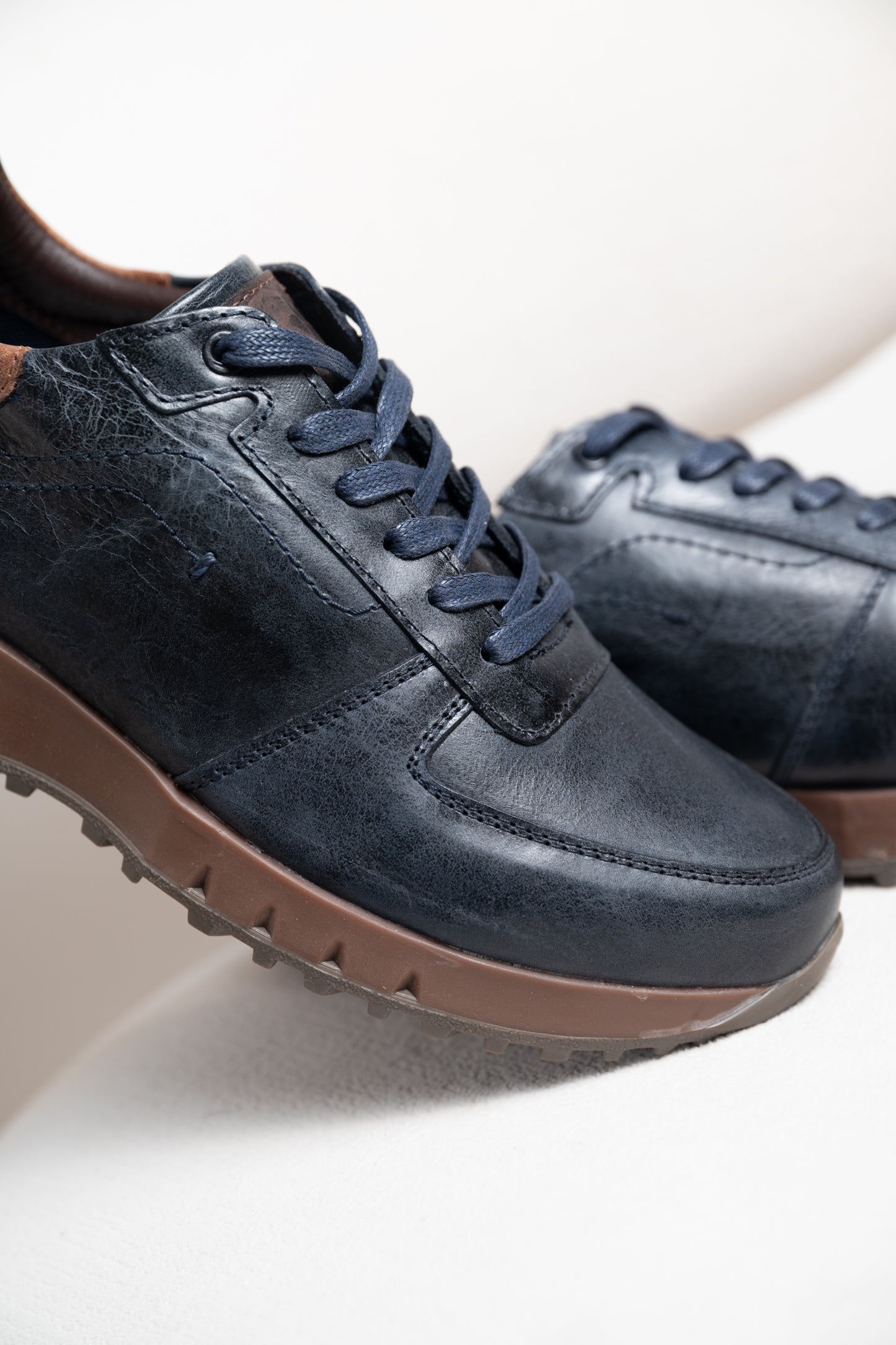 TENIS EN CUERO PARA HOMBRE | RF :3215
