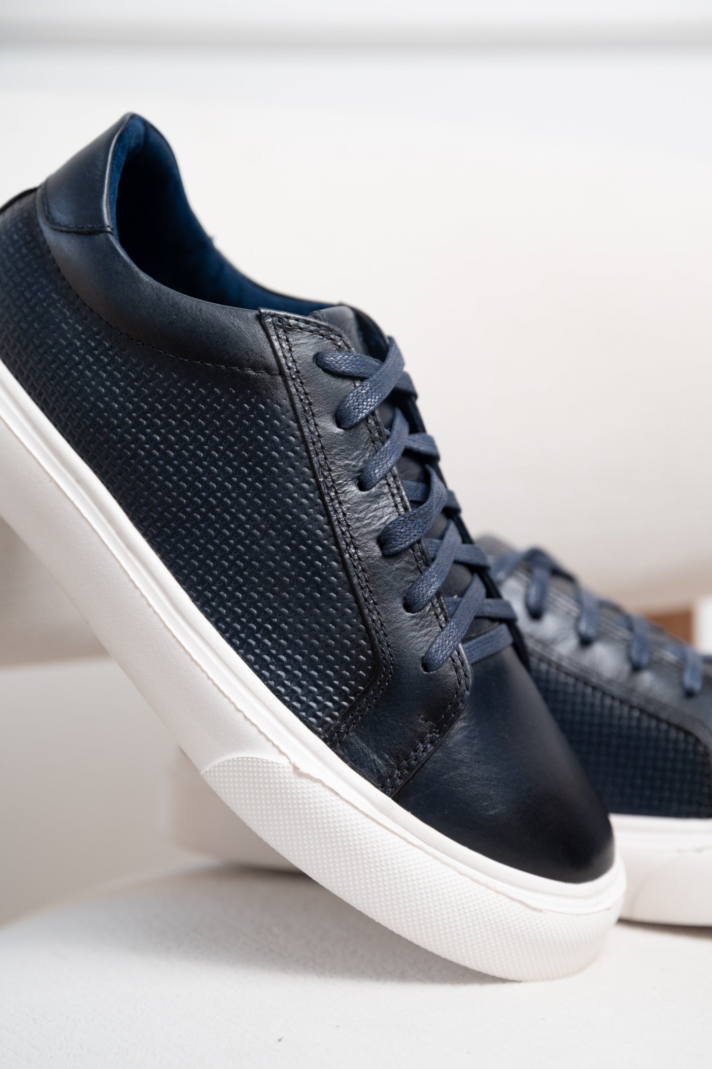 TENIS EN CUERO RUSTICO | RF : 602 AZUL