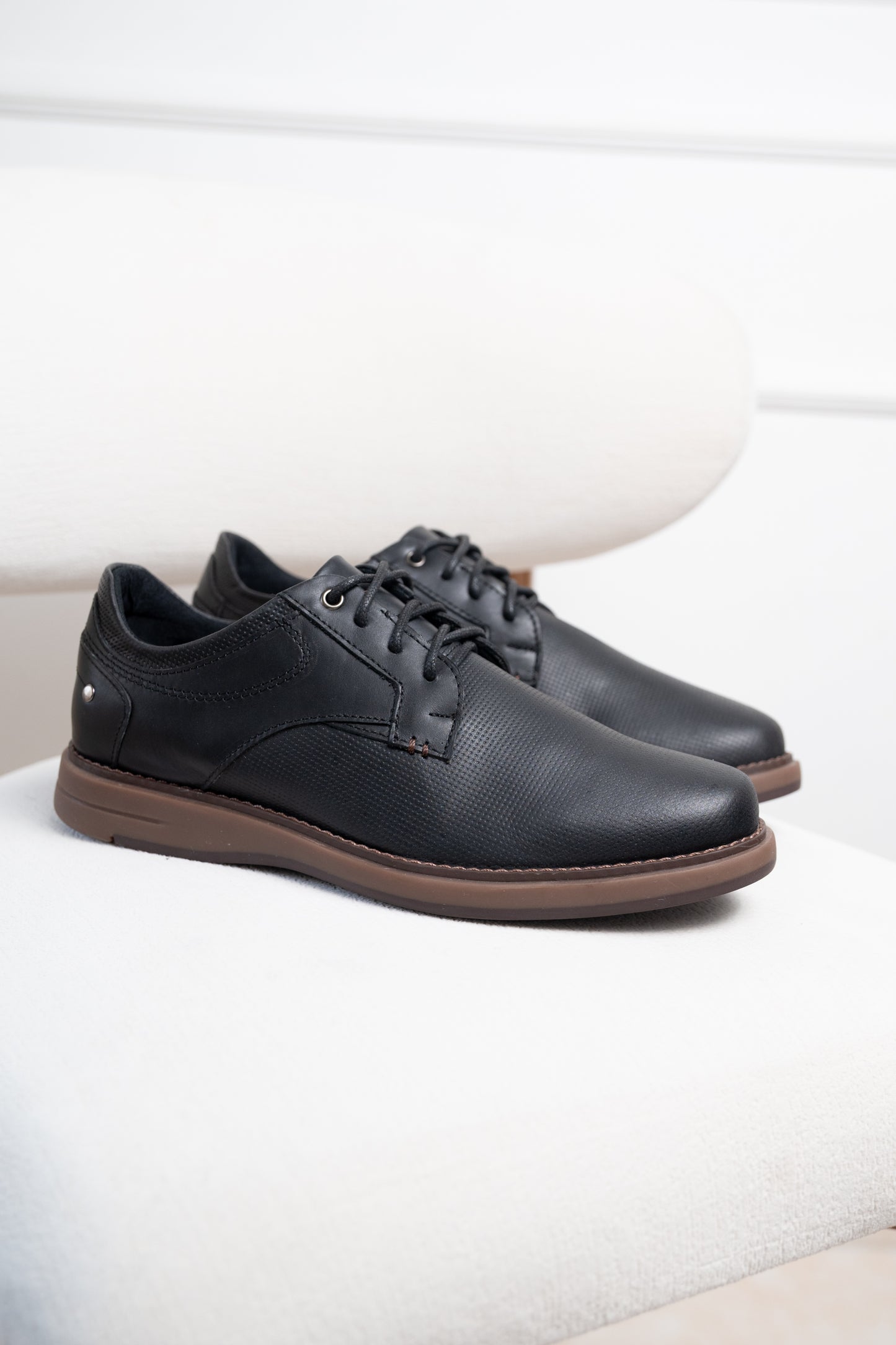 TENIS EN CUERO RUSTICO | RF : SANTIAGO NEGRO