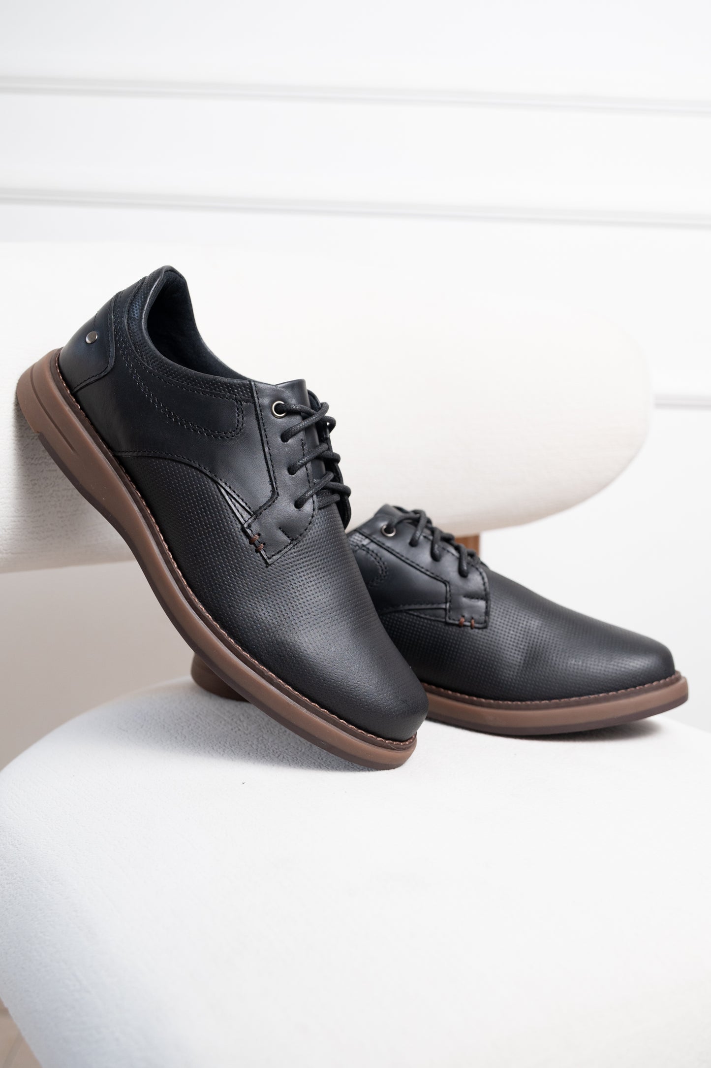 TENIS EN CUERO RUSTICO | RF : SANTIAGO NEGRO