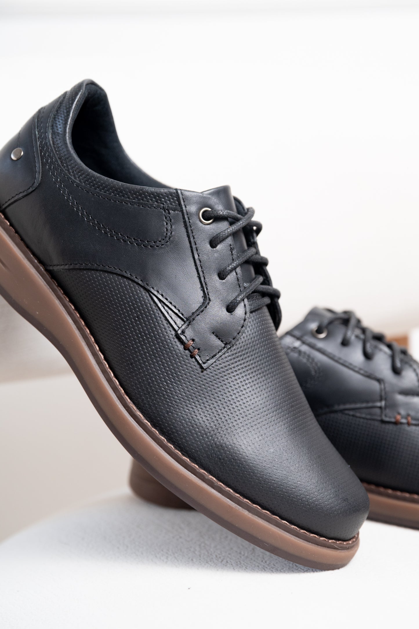 TENIS EN CUERO RUSTICO | RF : SANTIAGO NEGRO