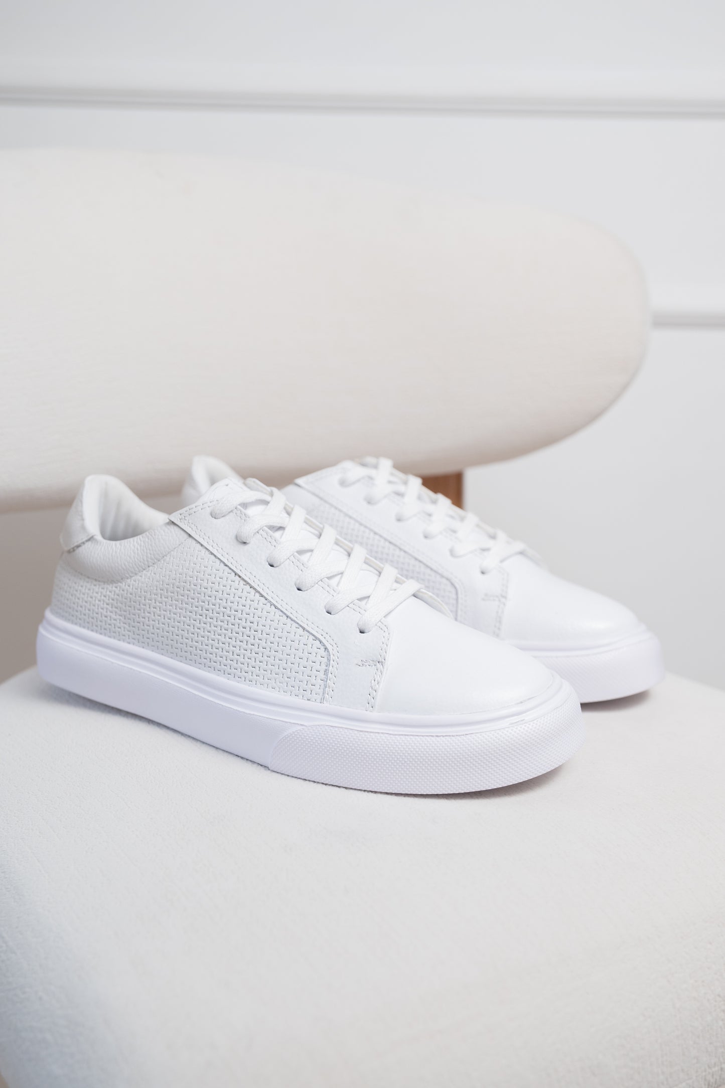TENIS EN CUERO RUSTICO | RF : 602